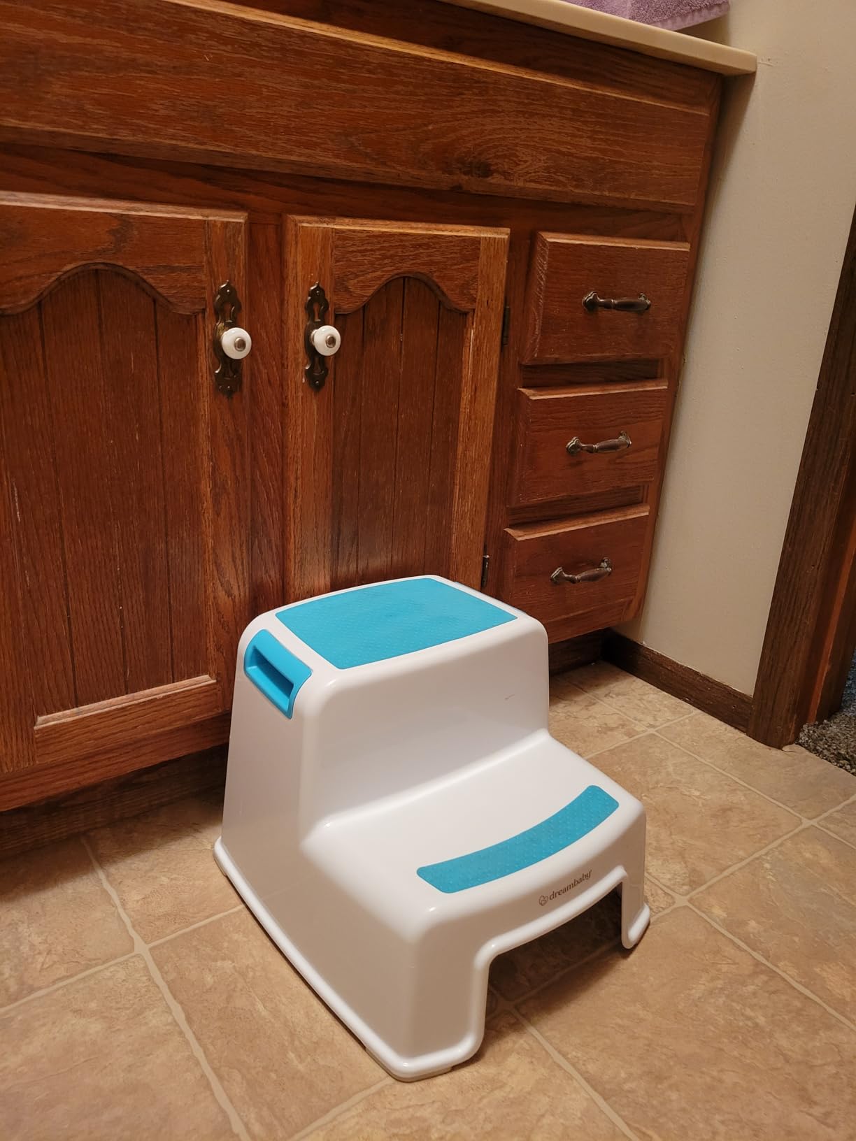 Dreambaby 2-Up Step Stool - Toddler Step Stool for Bathroom Sink and Kids Toilet Potty Training - Step Stools for Toddlers with Non-Slip Base and Carry Handles - Supports up to 200lbs Weight Capacity customer photo 1