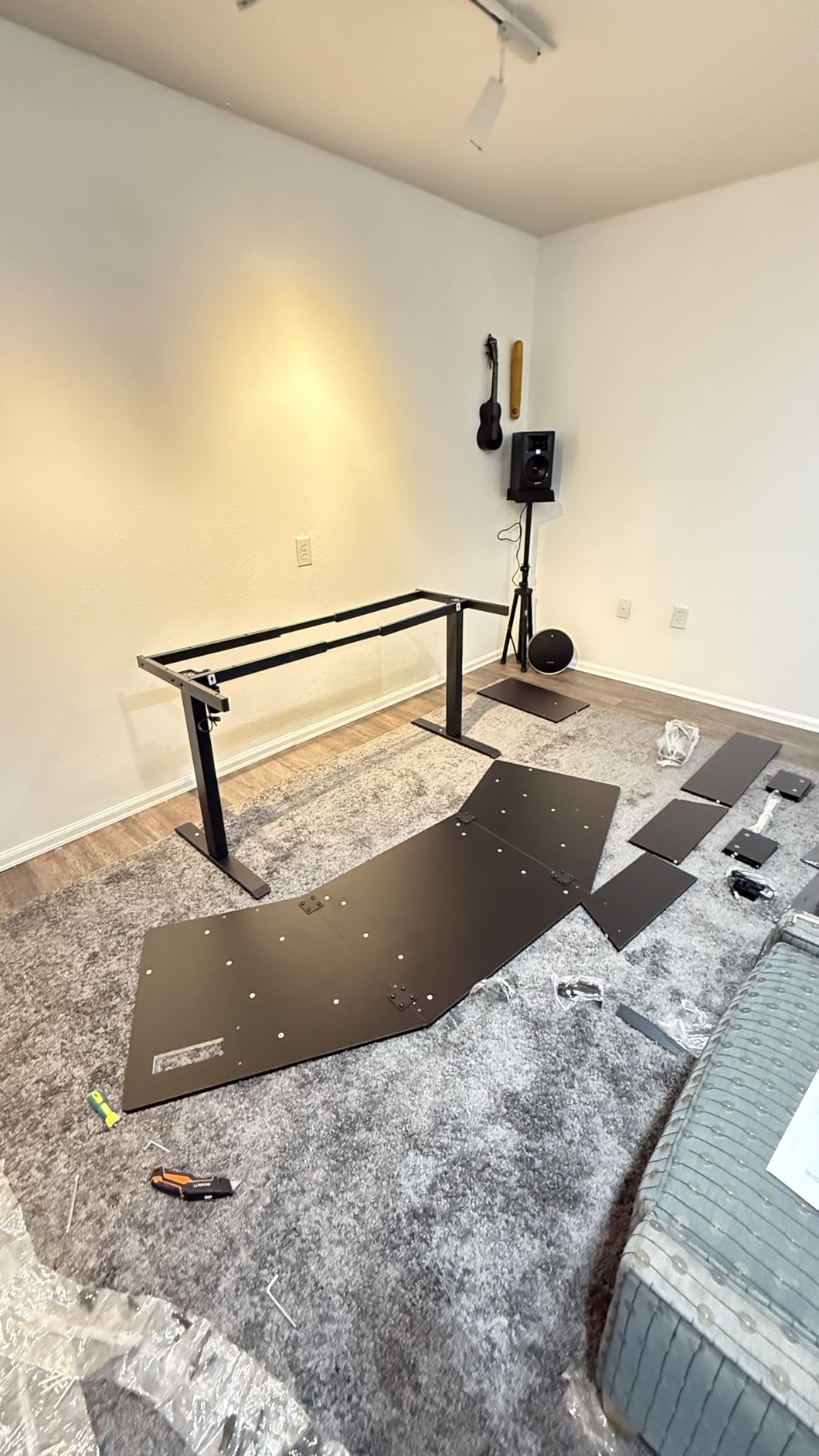 Pyle Adjustable Speaker Stand Pair - Dual Studio Monitor Tripod with Metal Base, Anti-Slip Speaker Pads, Height Adjustment from 34 to 53 Inch - Ideal for Home, Studio, and DJ Use, 90 lbs Weight Capacity customer photo 1