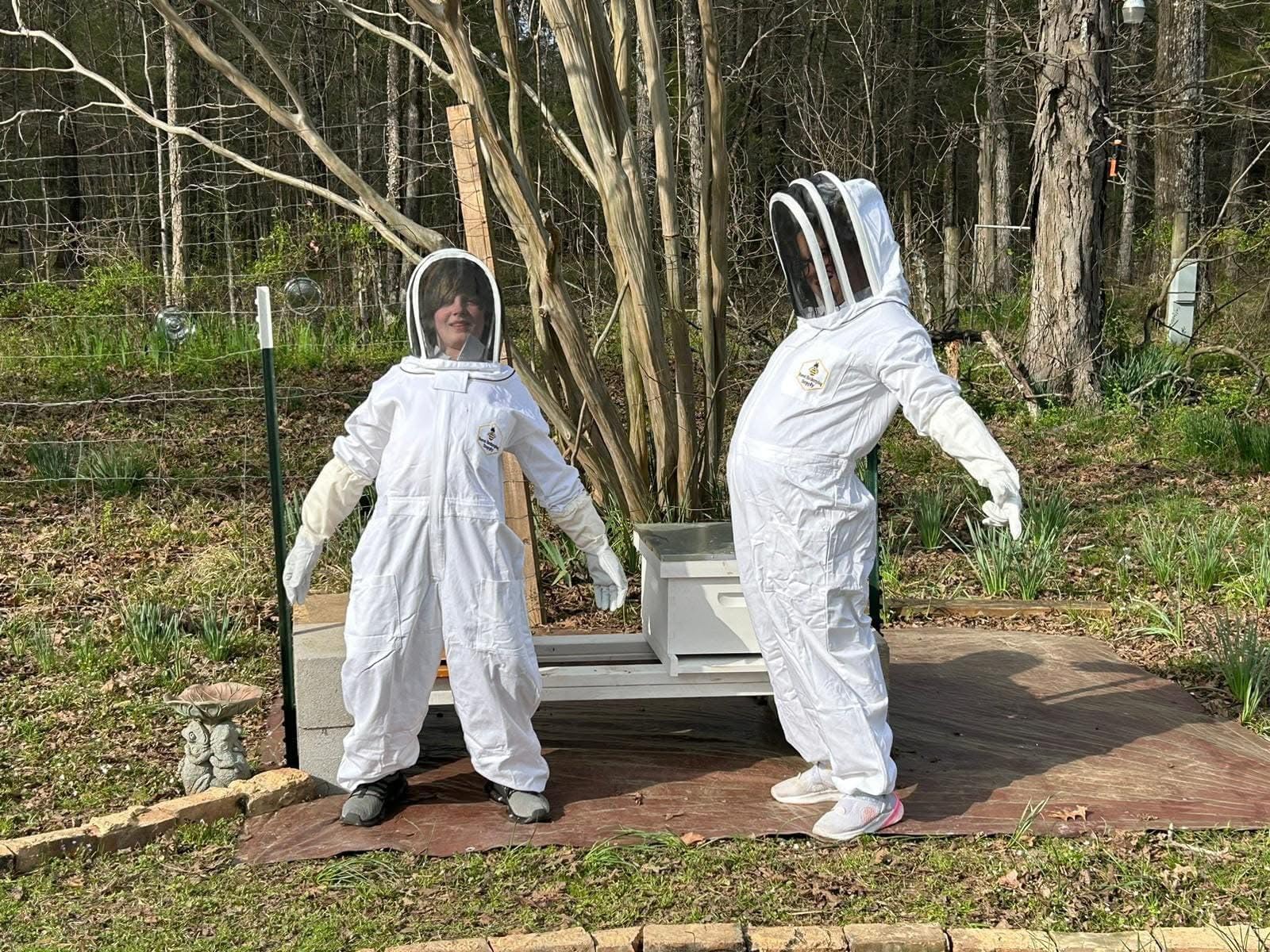 Professional Bee Suit with Gloves - Premium Cotton Beekeeper Suit with Detachable Fencing Veil & Goatskin Bee Gloves customer photo 1