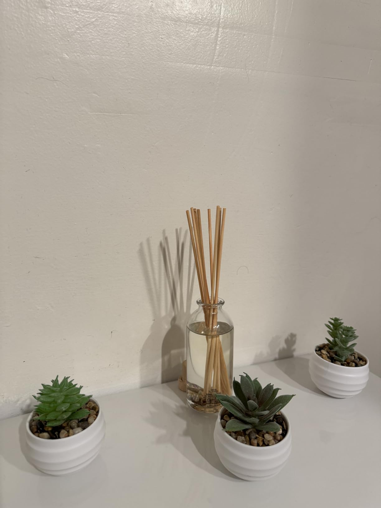 Urban Naturals Crisp White Linen Reed Diffuser Gift Set | with Citrus, Ozone, Ylang-Ylang, Lilies & Sandalwood Scent Notes for a Fresh, Clean Cotton Smelling Home | Made in the USA customer photo 1