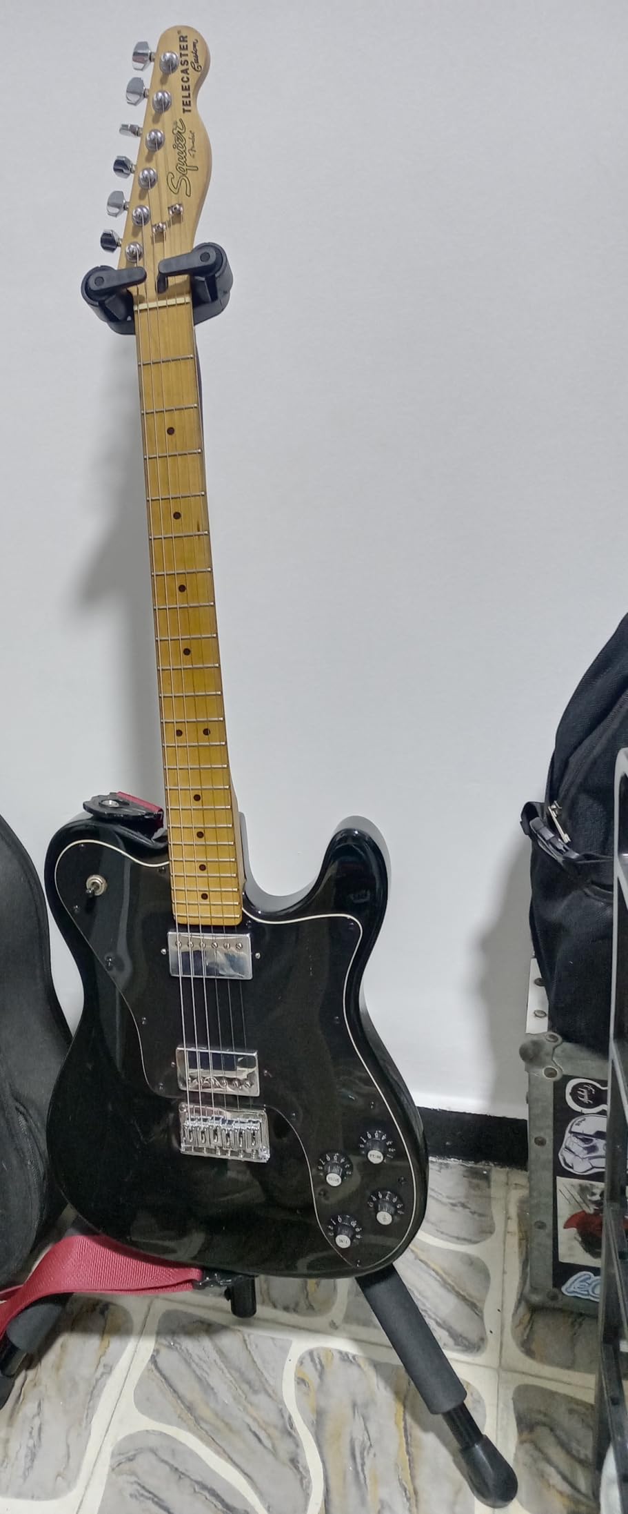 HERCULES GS414B + Acoustic Guitar Stand Plus customer photo 1