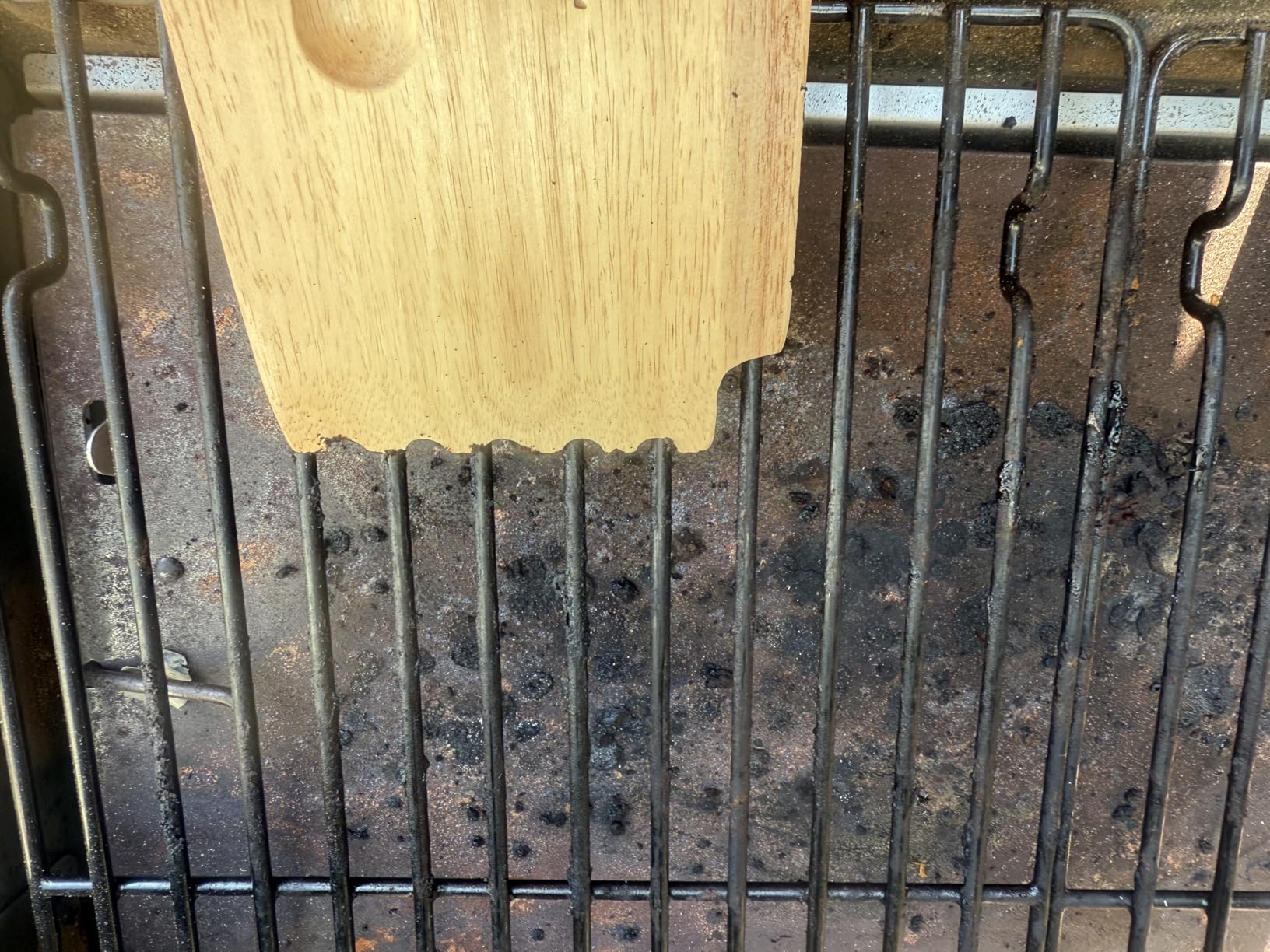 Traeger Grills BAC454 Wooden Grill Scraper - Solid Hardwood Grill Grate Cleaner, Compatible with Pro Series, Ironwood, and Timberline Grills, Safe Bristle-Free Grill Cleaning Accessory customer photo 2