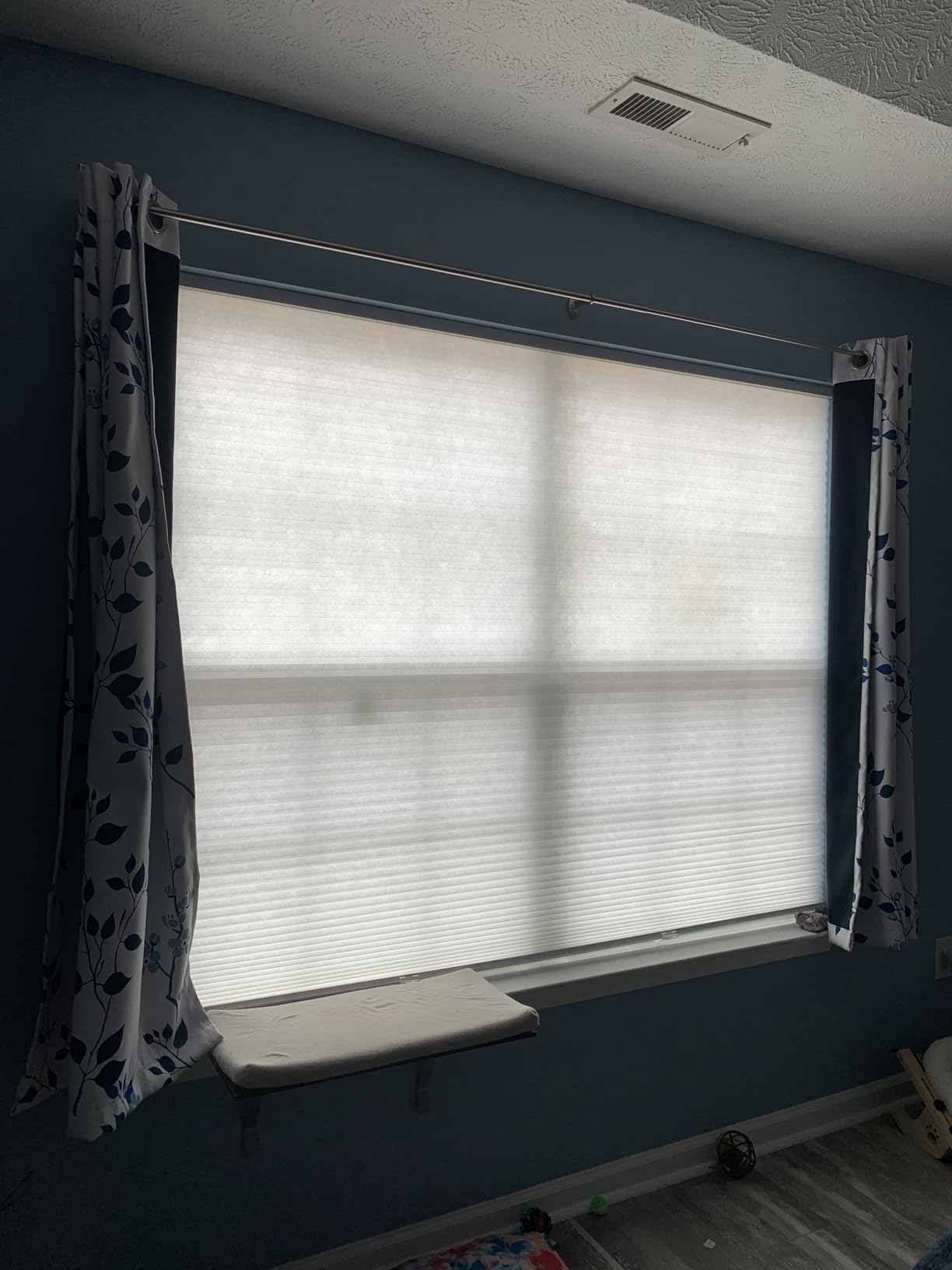 BlindsAvenue Cellular Honeycomb Cordless Polyester Shade, 9/16