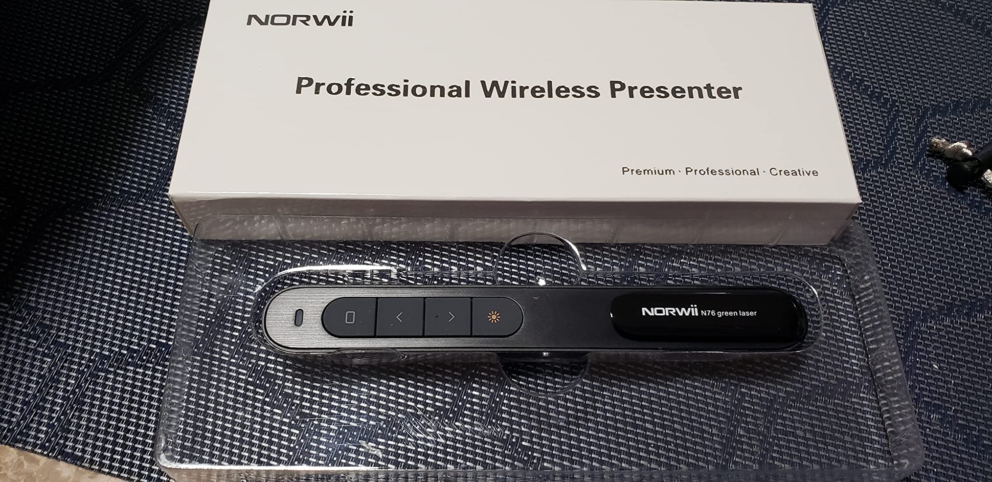 Norwii N76 Rechargeable Presentation clicker, Long Range Presentation Remote, Wireless Presenter, Pointer for PowerPoint Presentations, Slide Control - Green Light customer photo 2