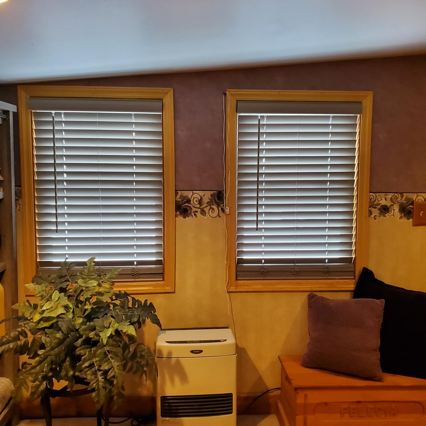 Achim Home Decor Cordless Room Darkening Plantation Blind, 34