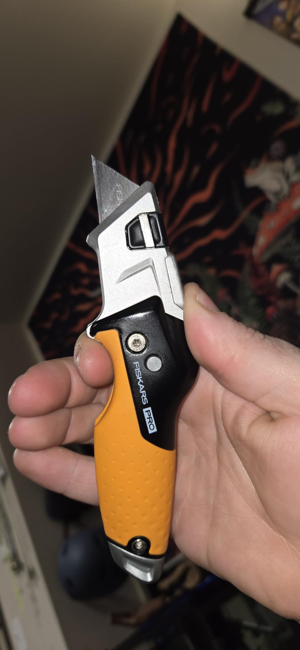 Fiskars Pro Retractable Folding Utility Knife, Box Cutter with Long-Lasting CarbonMax Razor Blade and Dual Lock Safety, Orange/Black customer photo 1