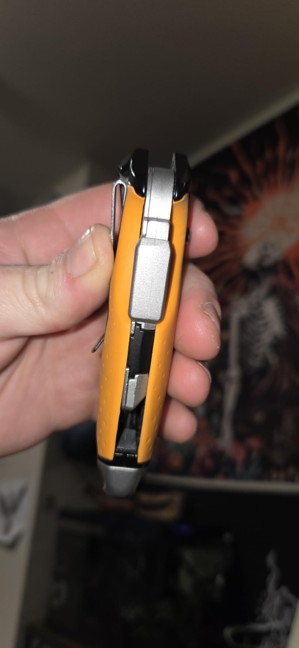 Fiskars Pro Retractable Folding Utility Knife, Box Cutter with Long-Lasting CarbonMax Razor Blade and Dual Lock Safety, Orange/Black customer photo 2