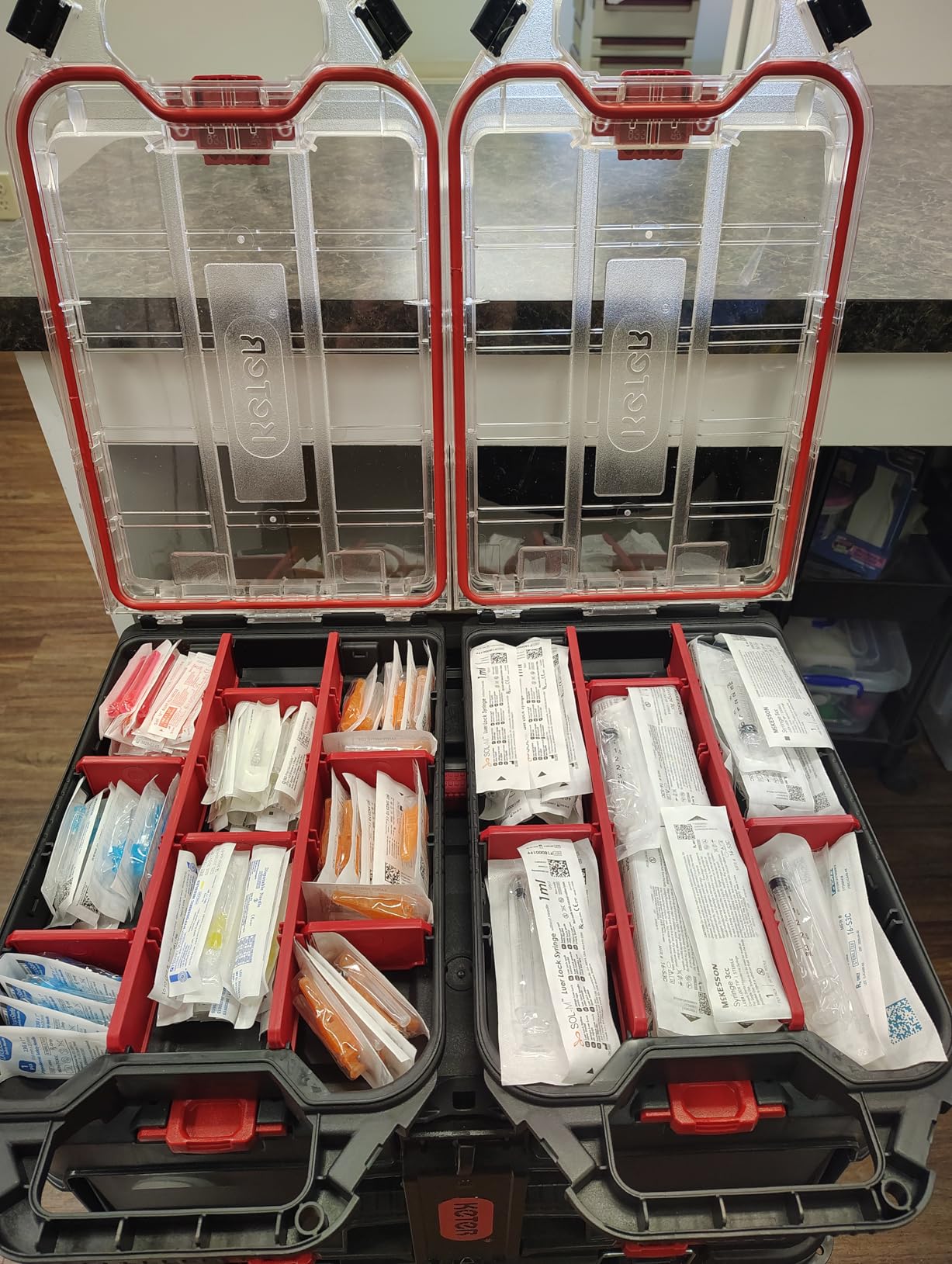 Keter Masterloader Resin Rolling Tool Box with Locking System and Removable Bins customer photo 2