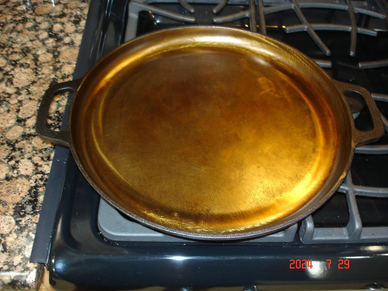 Cast Iron Round Griddle - 10.5-Inch Crepe Maker Pan with Silicone Handle Cover, Pre-Seasoned customer photo 2