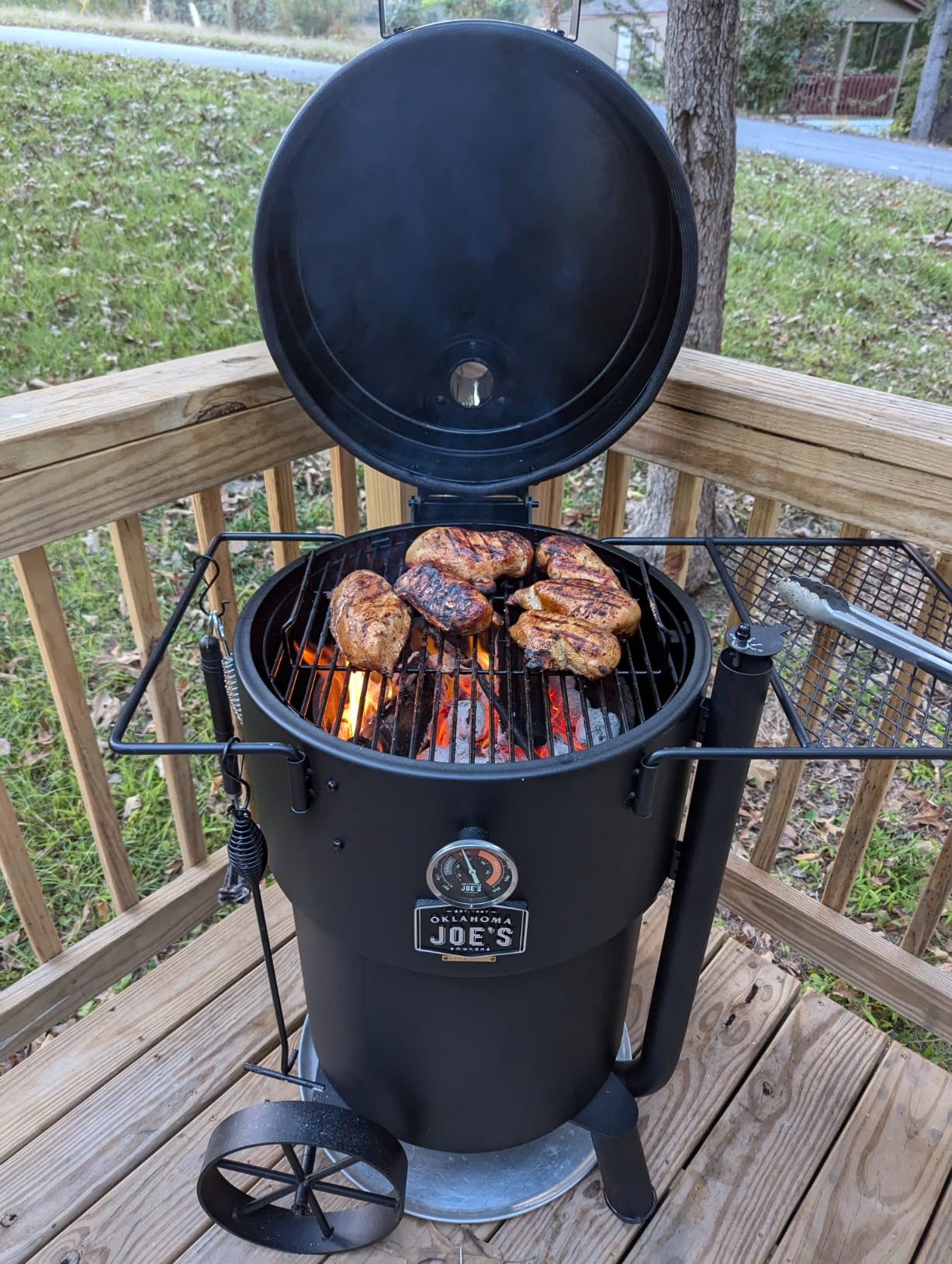 Char-Broil Oklahoma Joe's Bronco Barrel Drum Smoker with Porcelain Coated Steel, Air Intake Channel, and 630 Square Inches Cooking Surface, Black customer photo 2