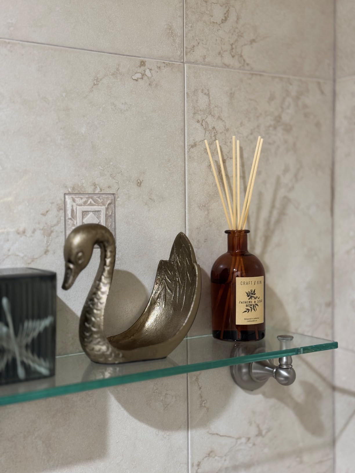 Craft & Kin Lily & Jasmine Diffuser Reed Diffuser | All Natural Essential Oil & 8 Rattan Scent Sticks | Reed Diffusers for Home, Bathroom | Long Lasting Home Fragrance in Amber Glass, 5.75oz customer photo 1