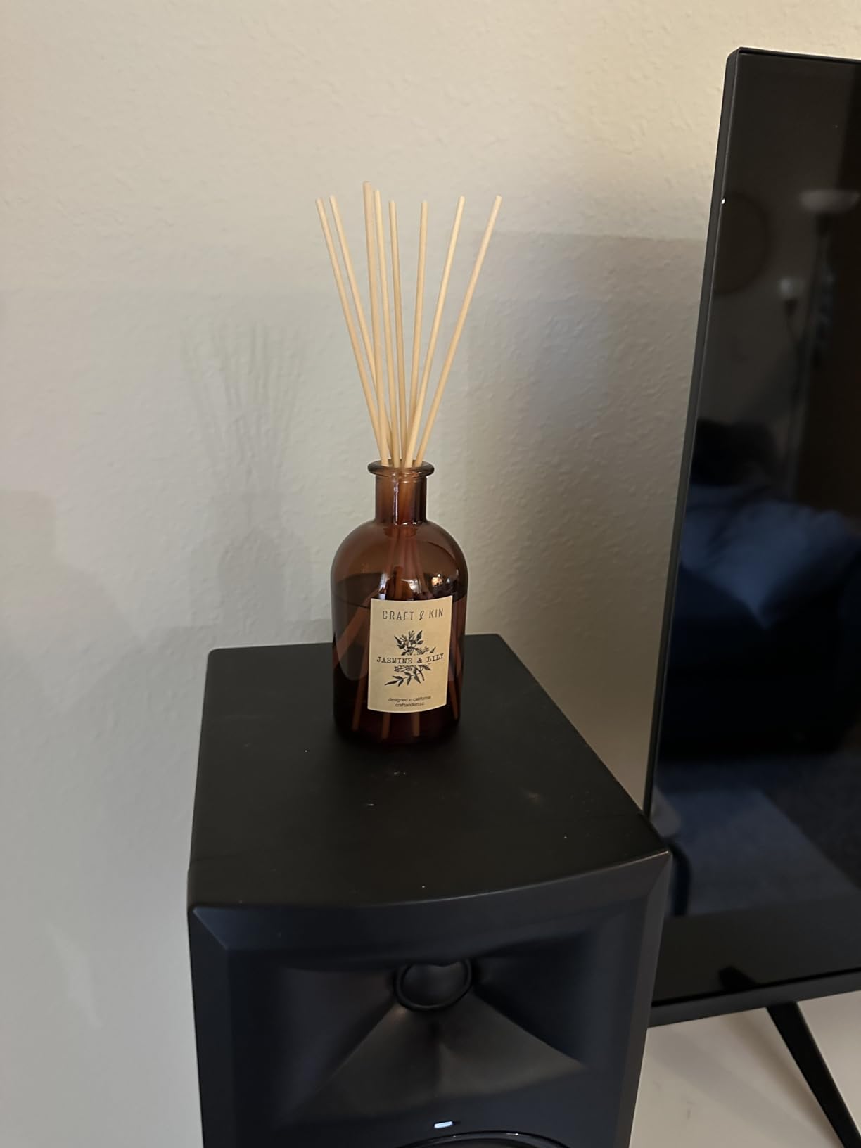 Craft & Kin Lily & Jasmine Diffuser Reed Diffuser | All Natural Essential Oil & 8 Rattan Scent Sticks | Reed Diffusers for Home, Bathroom | Long Lasting Home Fragrance in Amber Glass, 5.75oz customer photo 2