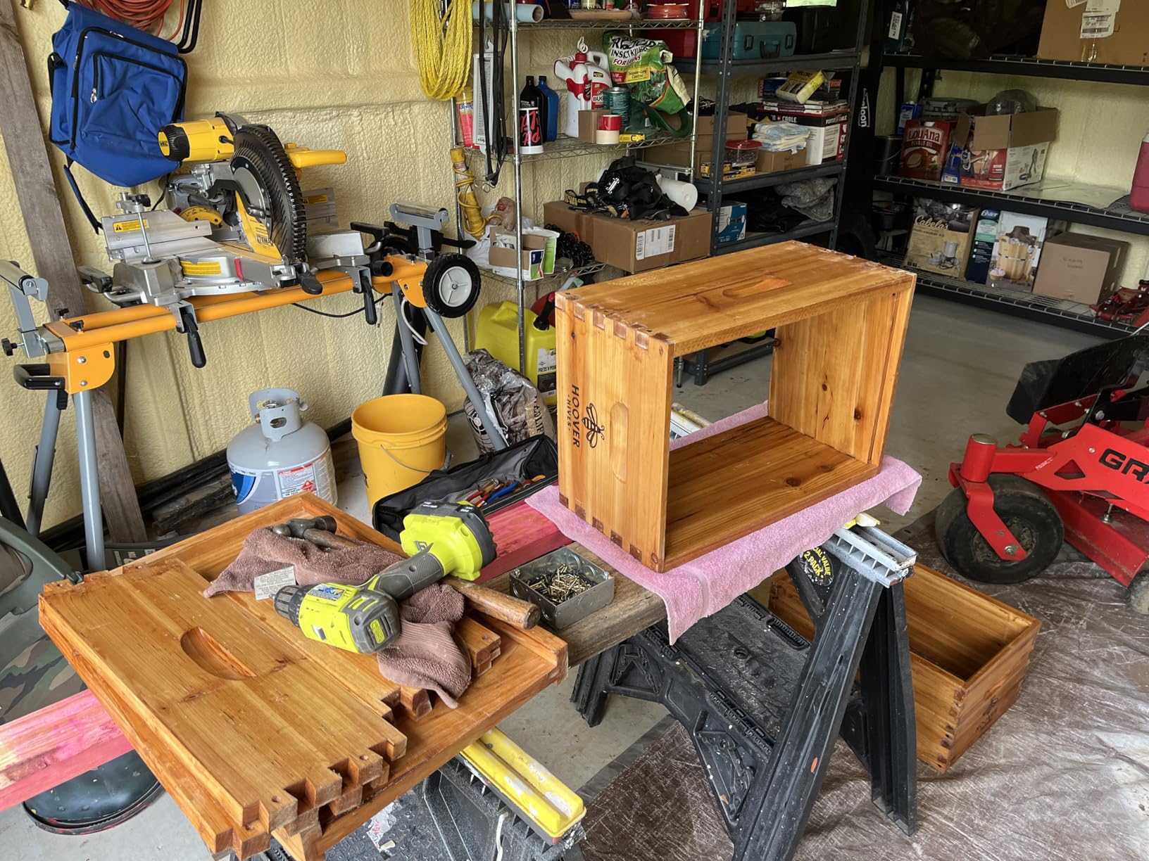 CREWORKS Bee Hive Boxes 10 Frame Langstroth Beehive, Bee Keeping Starter Kit Includes 1 Super Bee Box & 1 Bee Brood Box with Beehive Frames and Foundation, 2 Layers Complete Bee Hive Kit customer photo 2