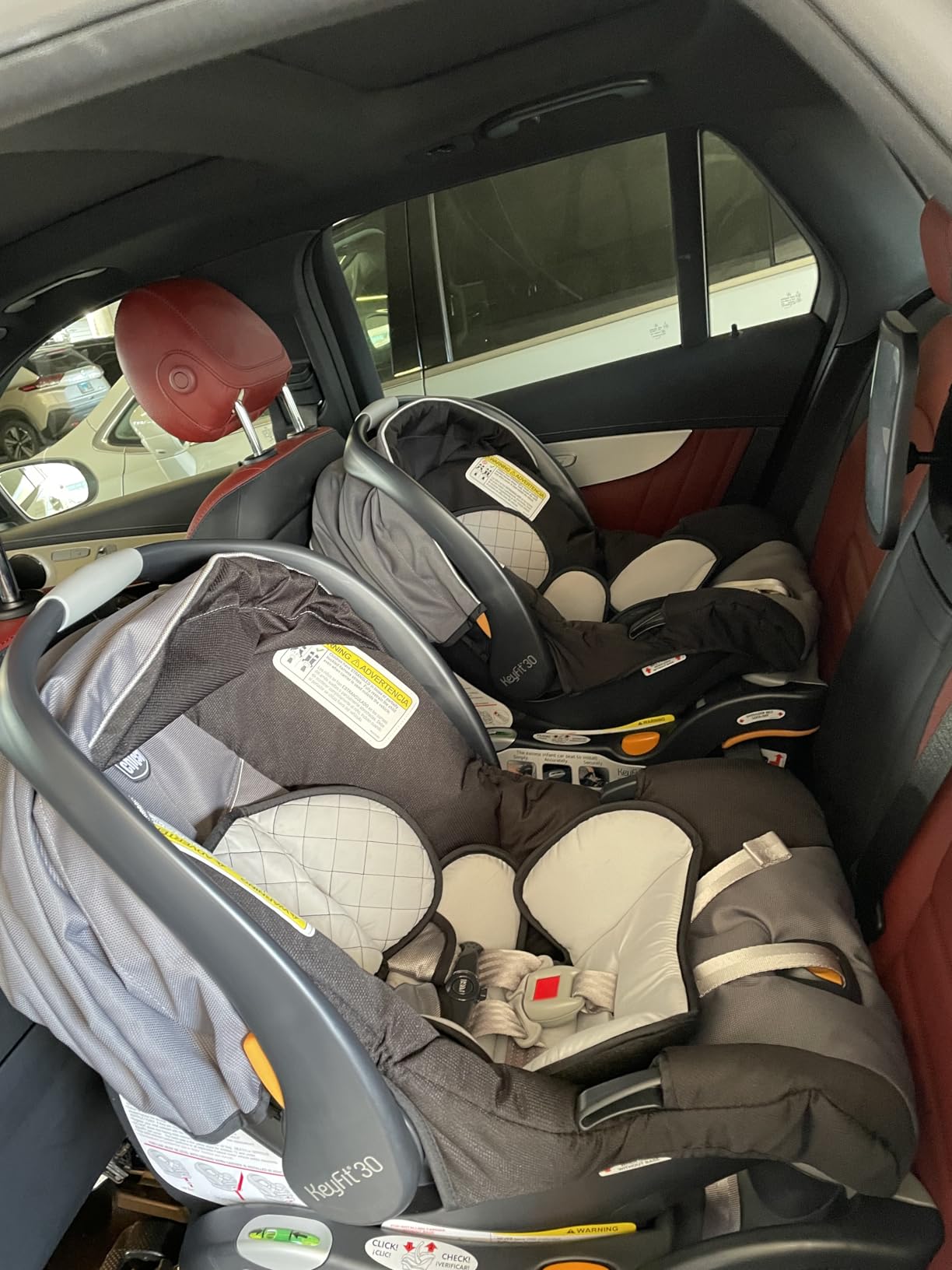 Chicco KeyFit Infant Car Seat and Base, Rear-Facing Seat for Infants 4-22 lbs., Includes Infant Head and Body Support customer photo 1