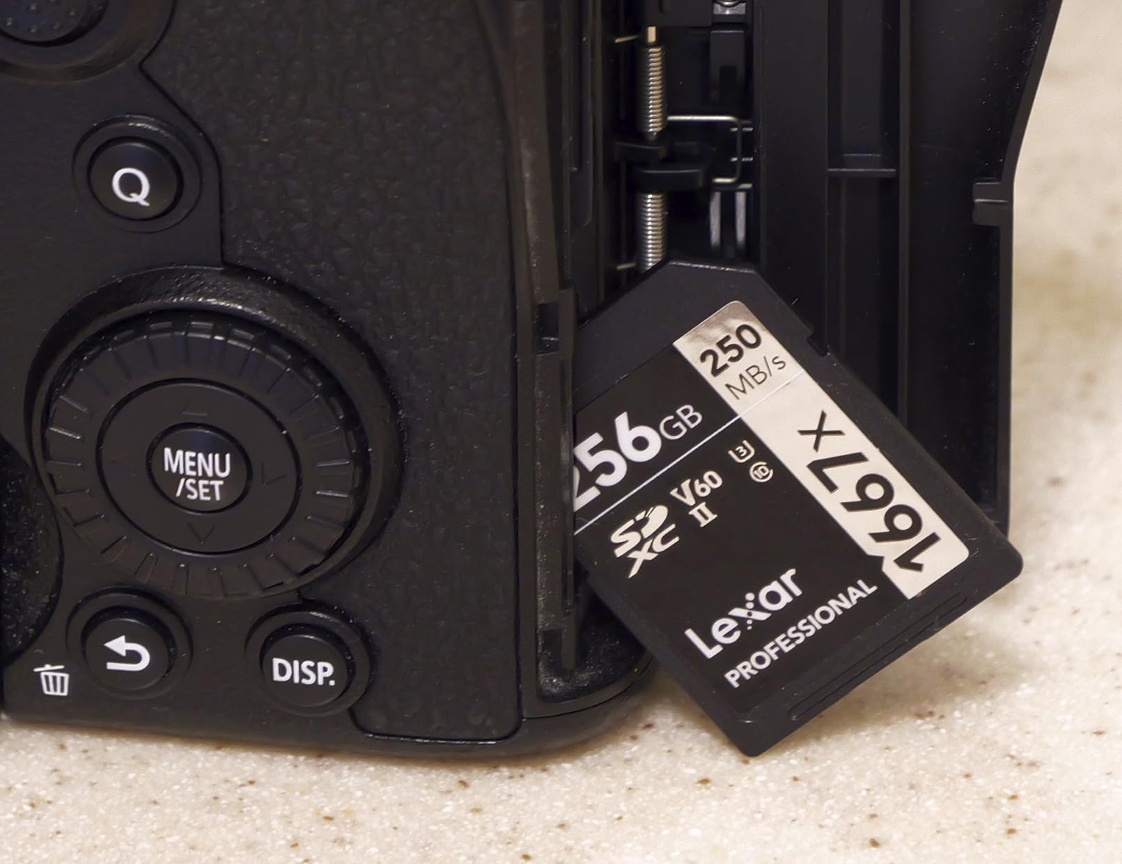 256GB Professional 1667x SD Card, UHS-II, C10, U3, V60, Full HD, 4K, Up To 250MB/s Read customer photo 2
