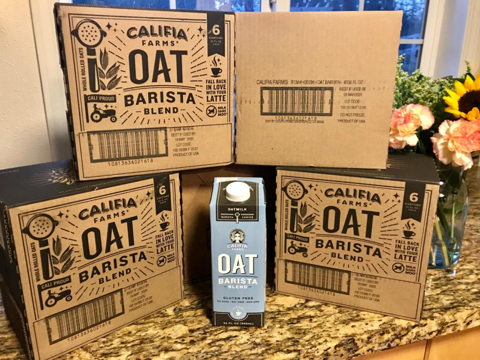 Califia Farms Oat Barista Blend Oat Milk, 32 Oz, Dairy Free, Vegan, Plant Based, Gluten Free, Non GMO, Milk Frother, Coffee Creamer customer photo 2
