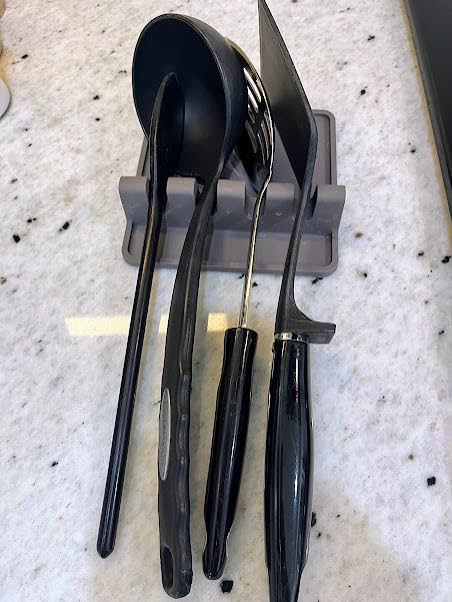 Zulay Kitchen Spoon Rest for Multiple Utensils High Heat-Resistant Silicone Drip Pad, BPA-Free Spoon Holder for Stove Top customer photo 1