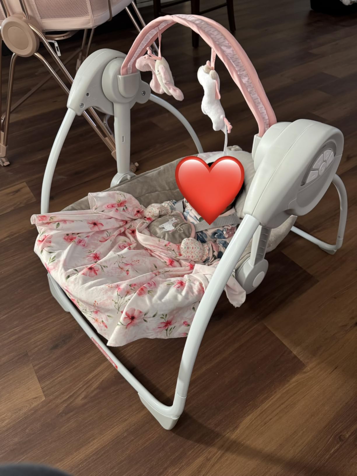 Ingenuity Comfort 2 Go Compact Portable 6-Speed Cushioned Baby Swing with Music, Folds Easy, 0-9 Months 6-20 lbs (Cuddle Lamb) customer photo 1