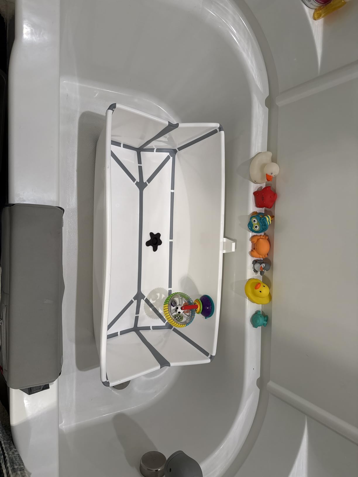 Flexi Bath Portable X-Large Baby Bathtub with Heat-Sensitive Plug, White Grey customer photo 1