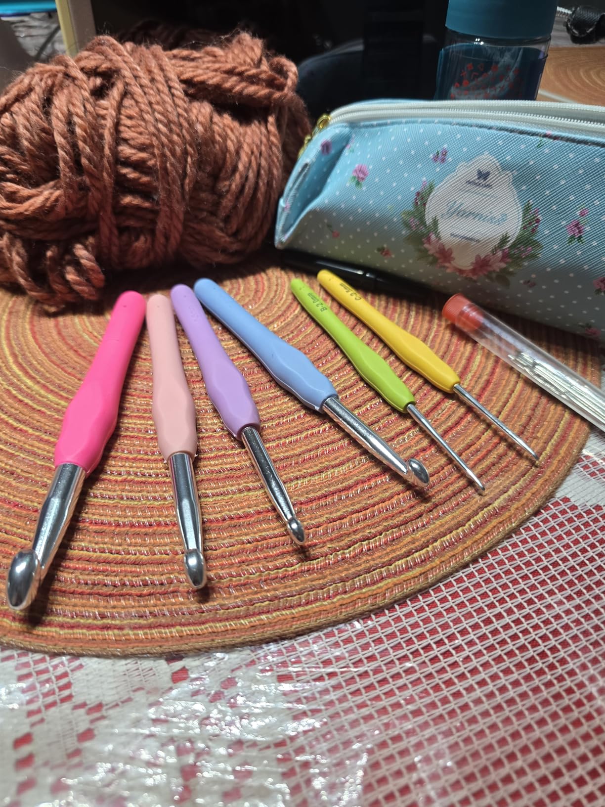 Yarniss Crochet Hooks, 14 Size Crochet Set 2mm(B)-10mm(N), Ergonomic Crochet Hooks Set with Case customer photo 1