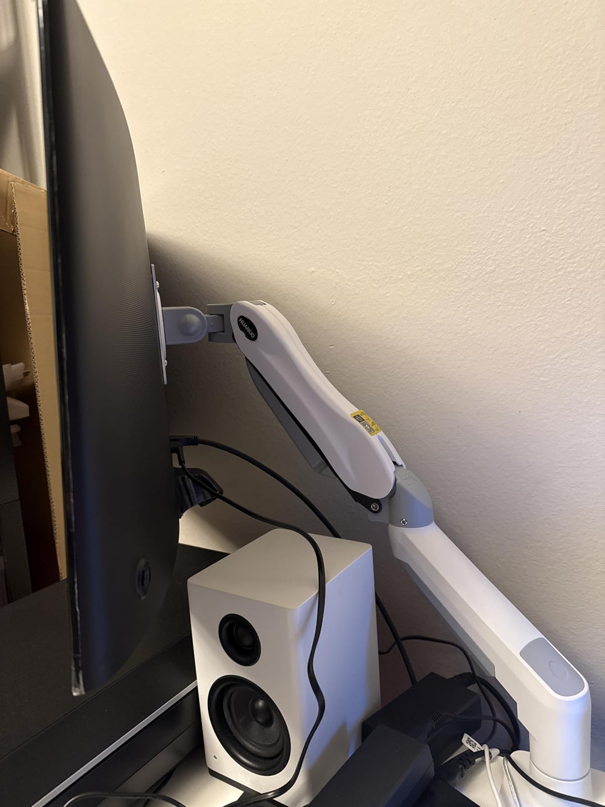 HUANUO FlowLift Dual Monitor Stand, Fully Adjustable Gaming Monitor Desk Mount for 13-32 inch Computer Screens, Full Motion VESA 75x75/100x100 with C-Clamp and Grommet Base, Each Arm Holds 4.4 to 19.8 lbs customer photo 1