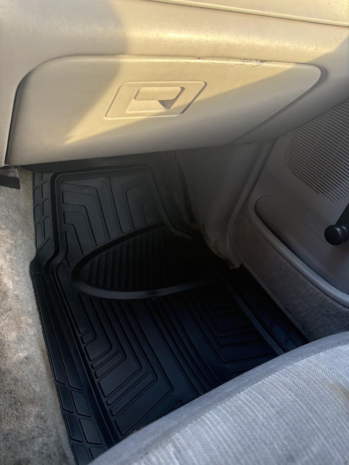 Amazon Basics 2-Piece Premium All-Season Anti-Slip Rubber Floor Mats customer photo 2