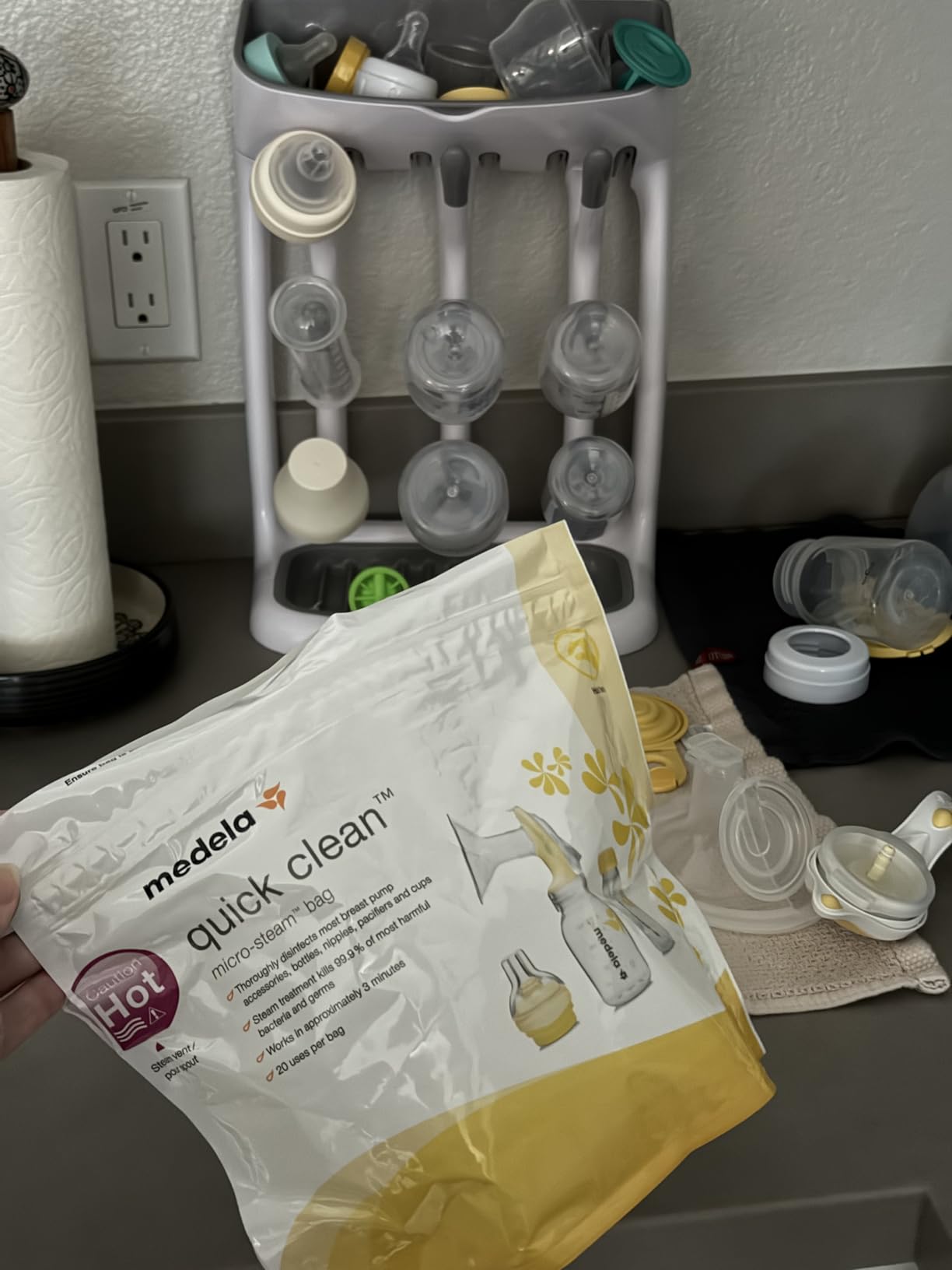 Medela Quick Clean Microwave Sterilizer Bags for Bottles and Breast Pump Parts, Reusable Up to 20 Times Per Bag, Food-Grade Material, Made Without BPA, Pack of 12 customer photo 2