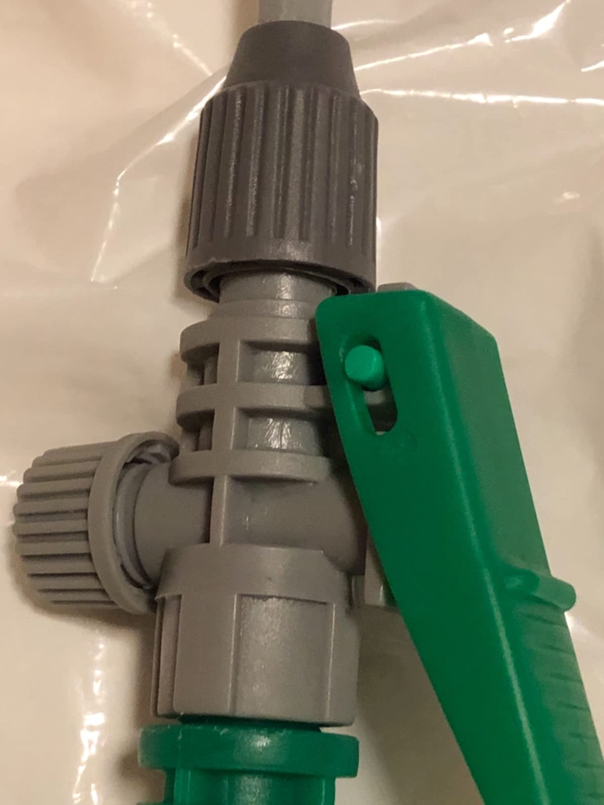 VIVOSUN 1 Gal/4L Pump Sprayer, Garden Water Sprayer for Plants, Weeds & Lawn Care, with 3 Nozzles, 50'' Long Hose & Pressure Relief Valve customer photo 1
