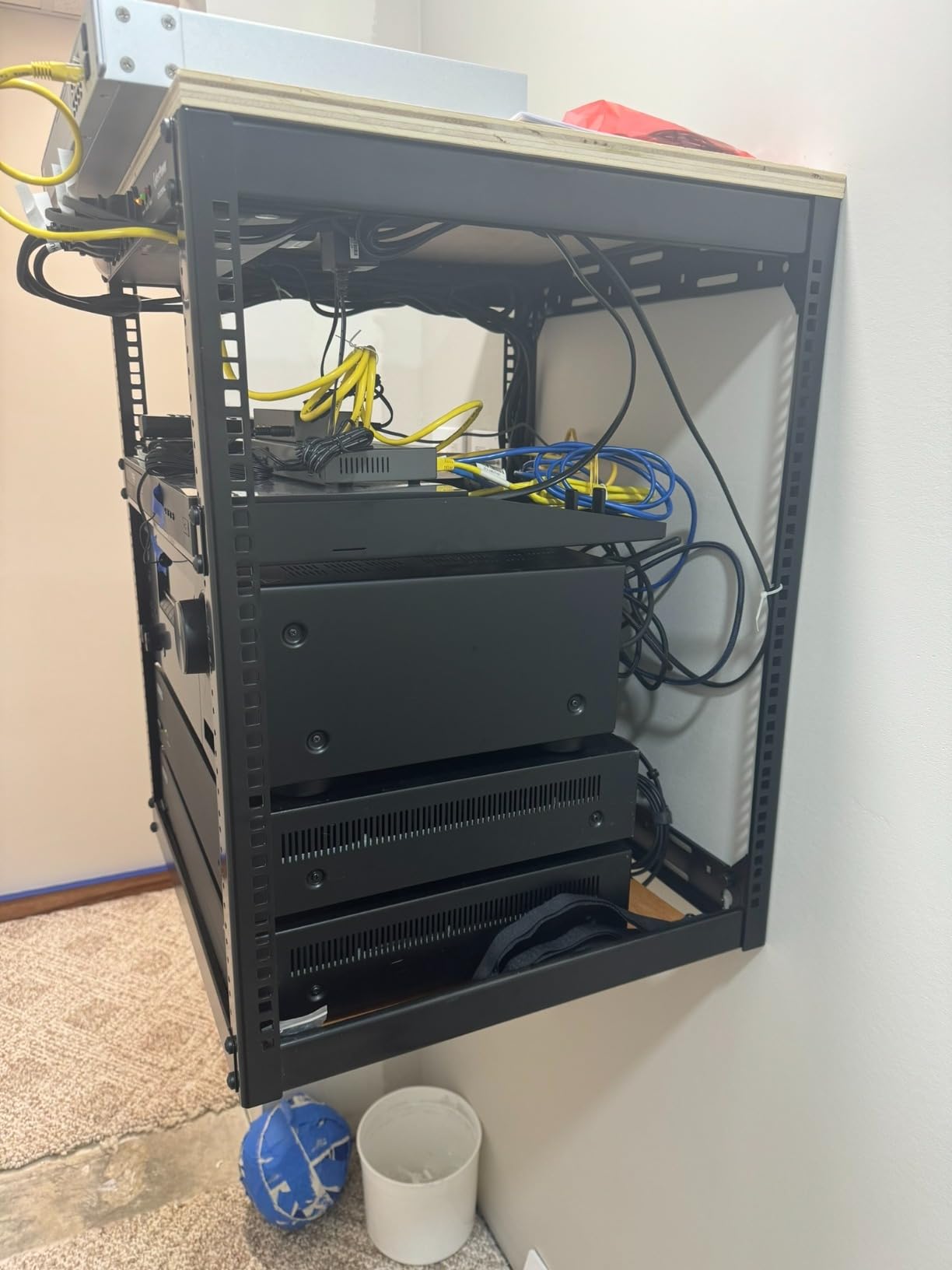 ECHOGEAR 20U Open Frame Rack for Servers & AV Gear - Wall Mountable Design Includes 2X Vented Shelves, 25x Rack Mounting Screws, 4X Leveling Feet, 4X Shelf Stops, & 2X Securement Straps customer photo 1