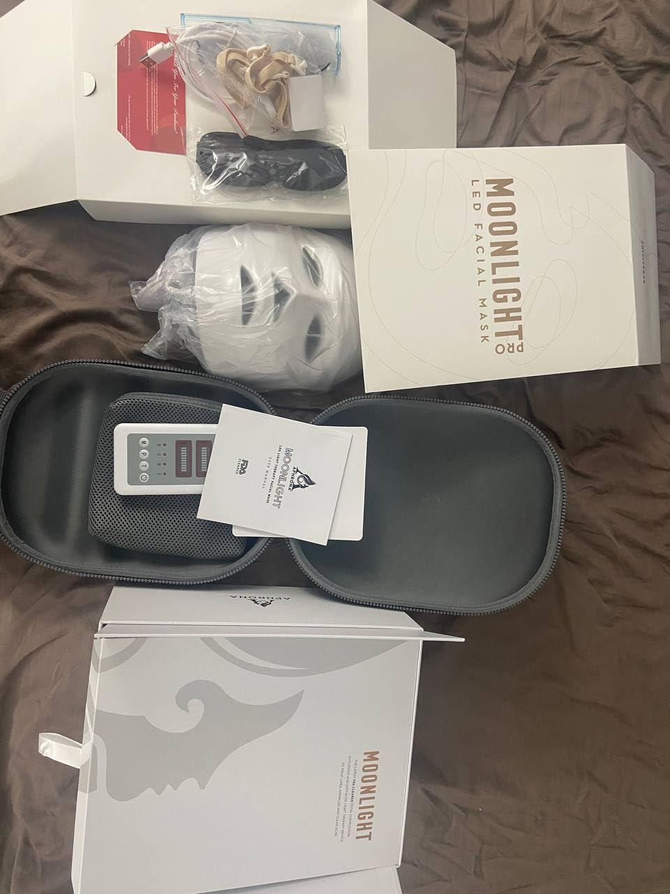 Aphrona FDA cleared LED Facial Skin Care Mask MOONLIGHT PRO 7 Color Treatment Photon Mask (White) customer photo 1