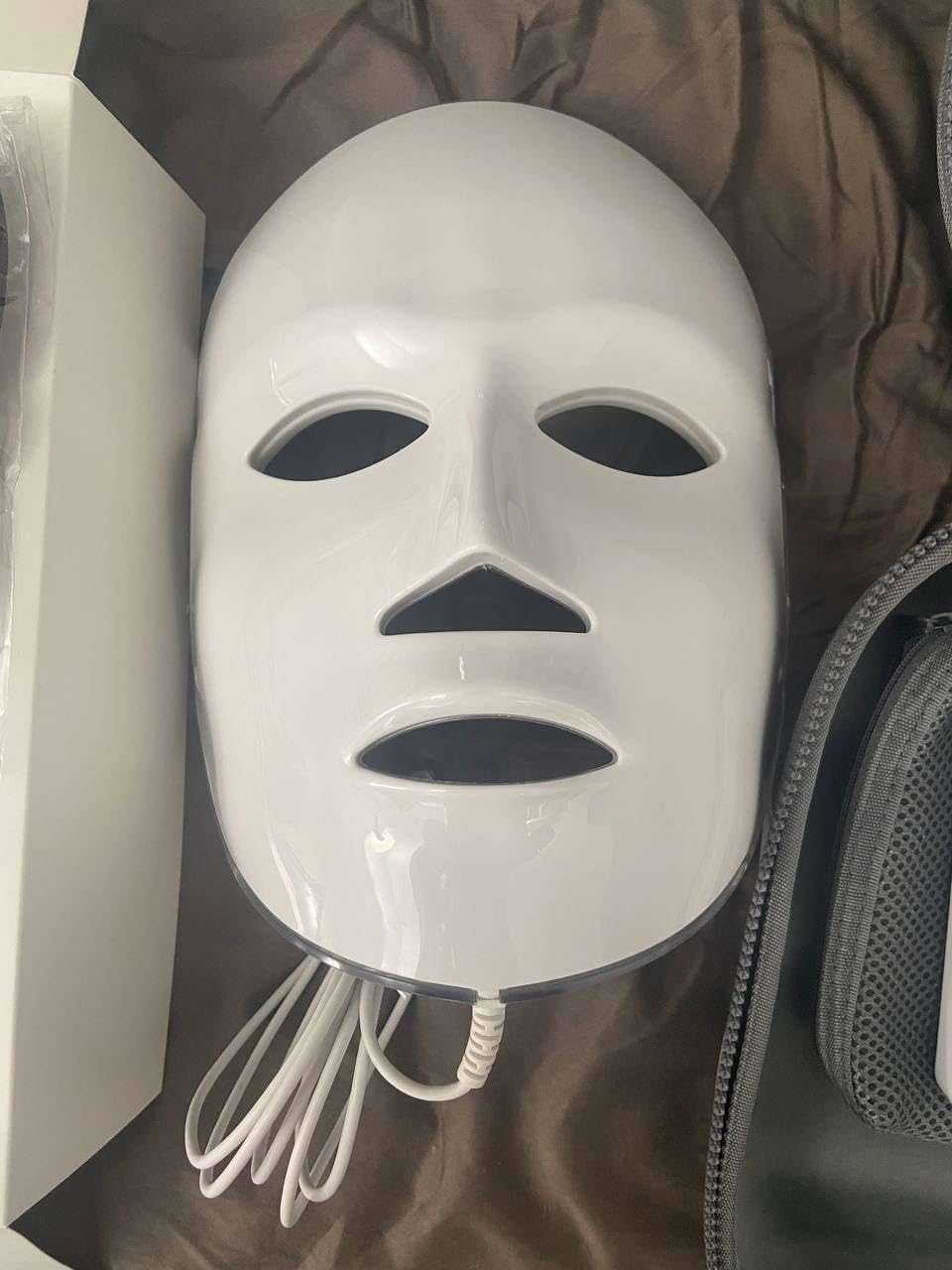 Aphrona FDA cleared LED Facial Skin Care Mask MOONLIGHT PRO 7 Color Treatment Photon Mask (White) customer photo 2