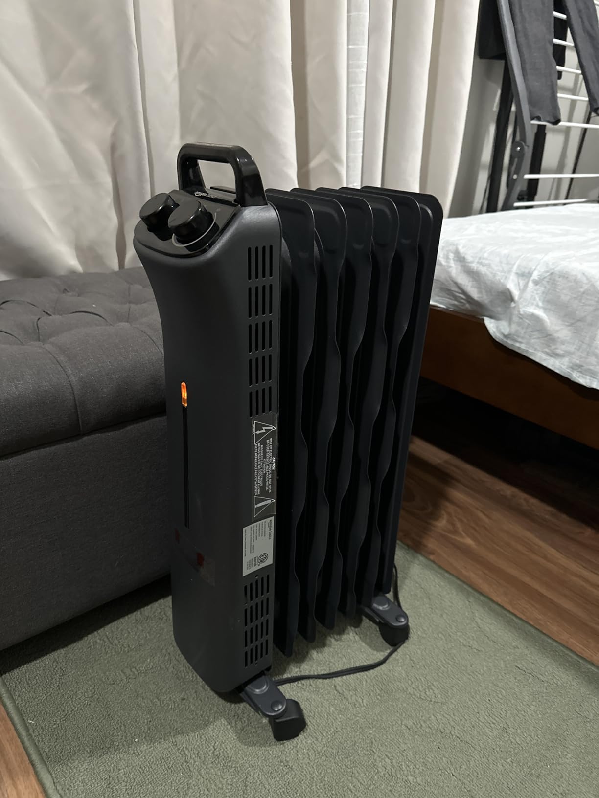 Amazon Basics Portable Oil Space Heater with Remote Control, 7 Oil-Filled Fins, Adjustable Thermostat, 3 Heat Settings, Tip-Over and Overheat Protection, ETL Safety Certificate, 1500W, Black customer photo 1