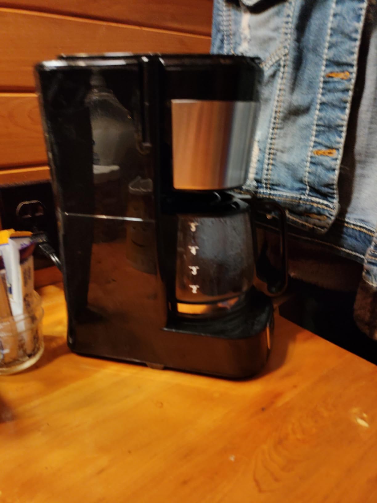 Hamilton Beach 5 Cup Drip Coffee Maker with Easy FrontFill Basket, Compact Design, Programmable Clock, Glass Carafe, Auto Pause and Pour, Black & Stainless Steel (46111) customer photo 1