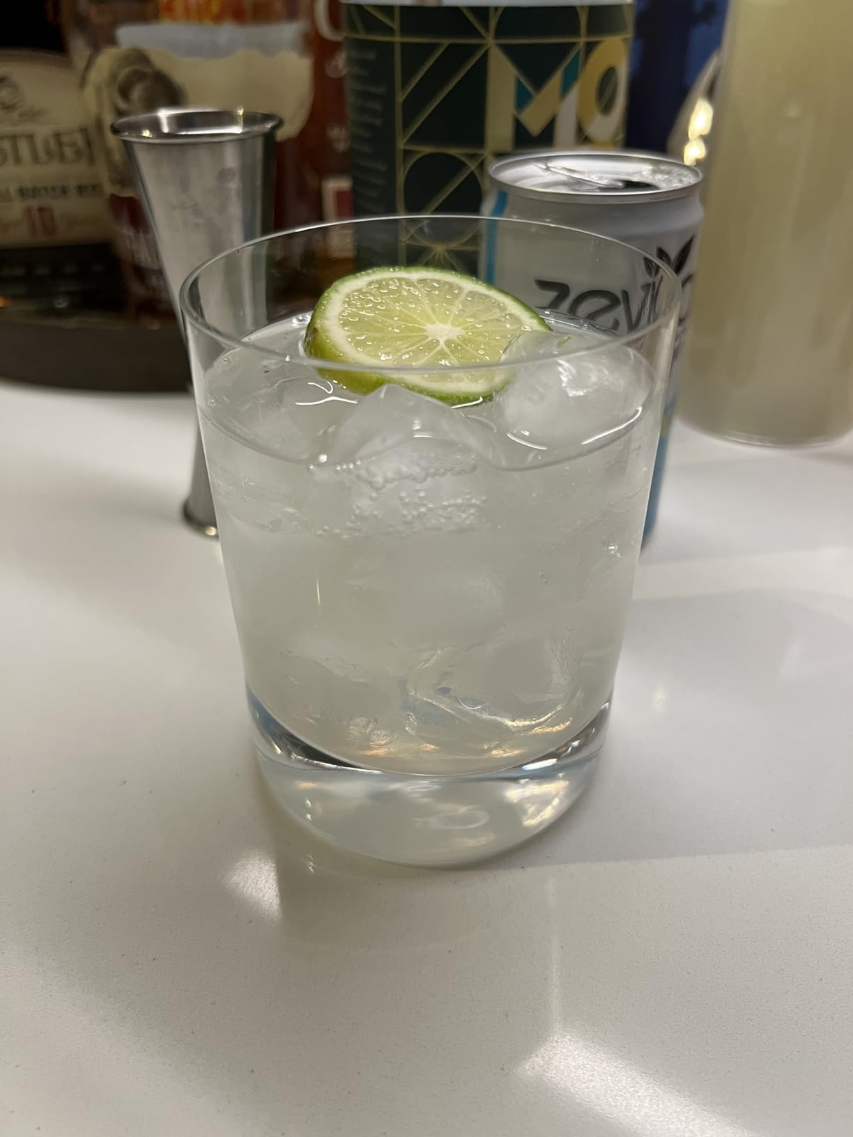 MONDAY Zero Alcohol Gin - An Award Winning Non-Alcoholic Spirit with Zero Carbs, No Sugar, 0 Calories - 750ml customer photo 1
