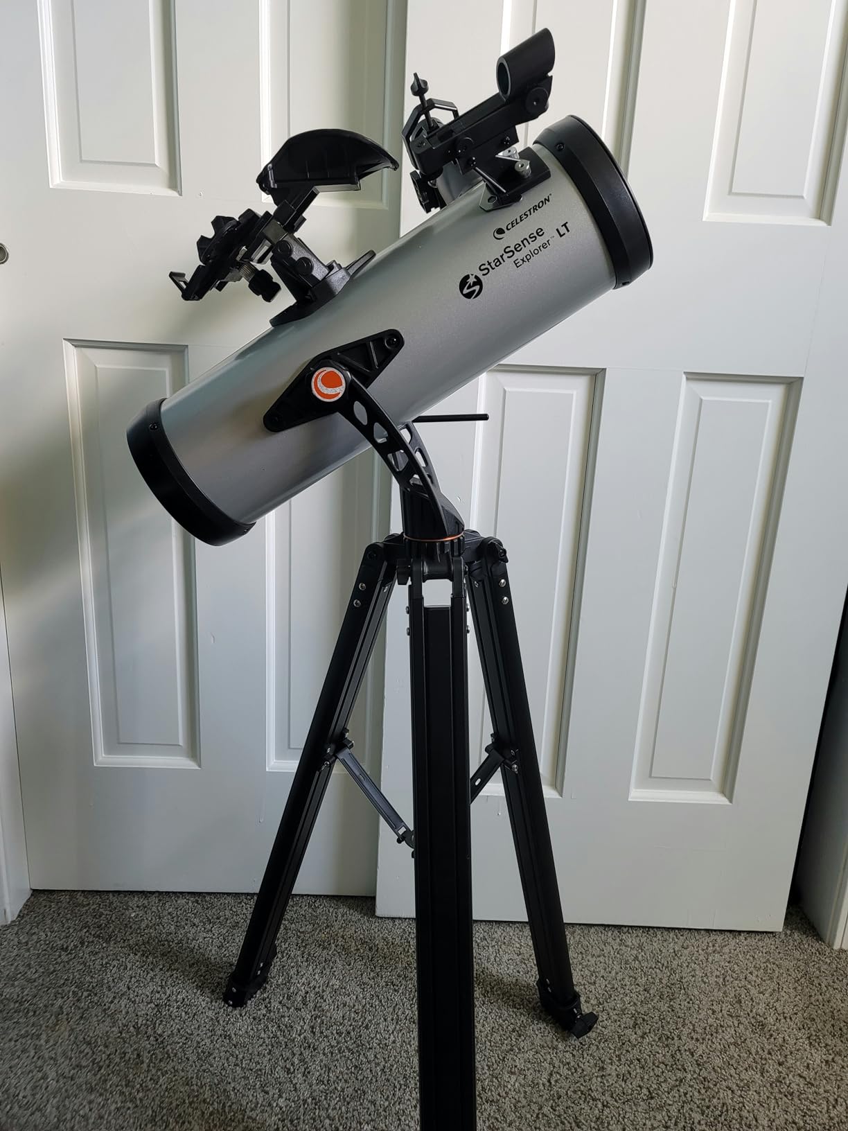 Celestron StarSense Explorer LT 114AZ App-Enabled Telescope - 114mm Newtonian Reflector with Smartphone Dock & StarSense App customer photo 2
