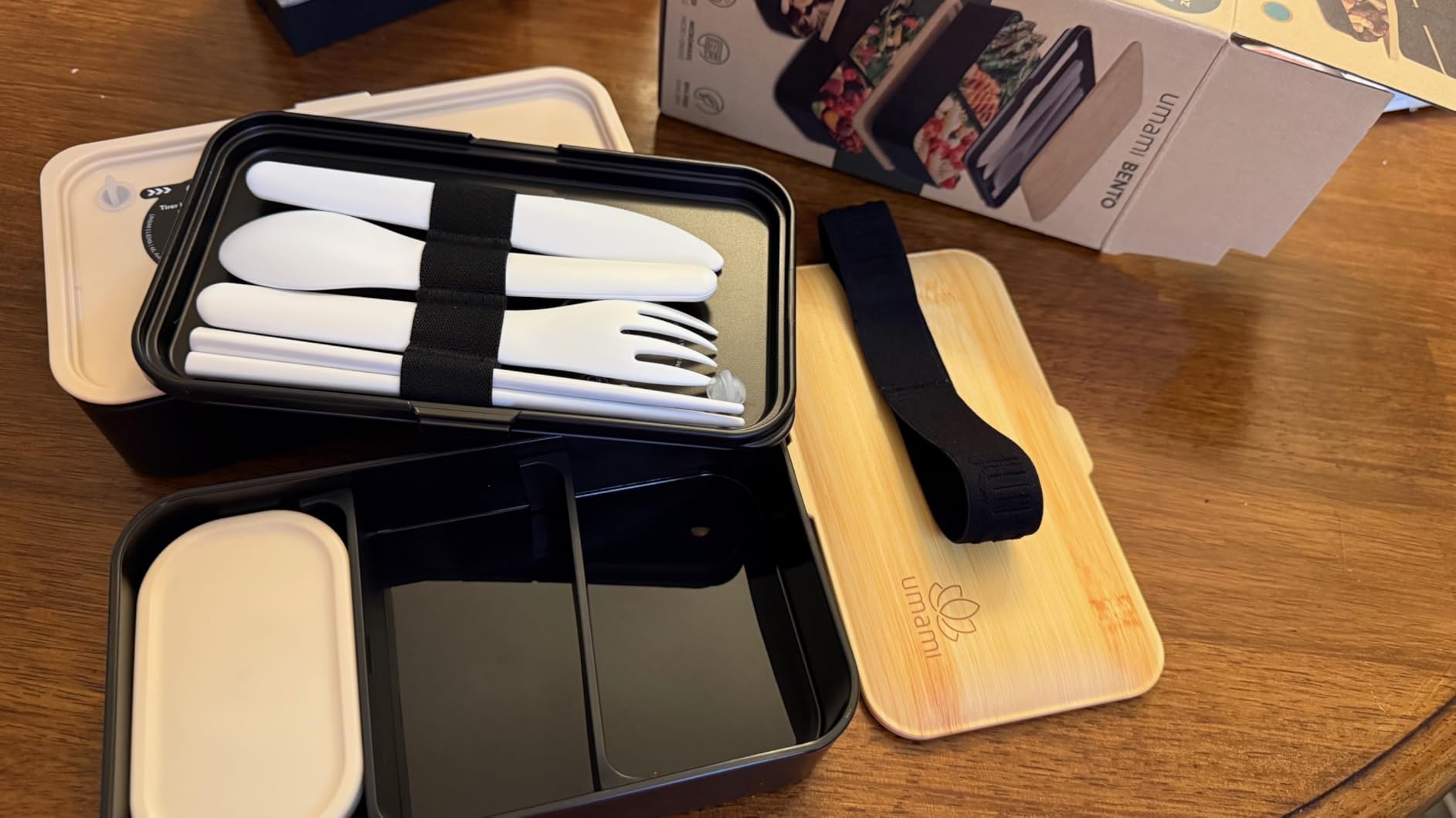 Umami Bento Box Adult All-In-1 w/4 Utensils, Big Sauce Jar, 2 Dividers, 100% Leakproof, Microwave & Dishwasher Safe Stackable Bento Lunch Box Containers for Men/Women, Black & Bamboo, 40 oz customer photo 1