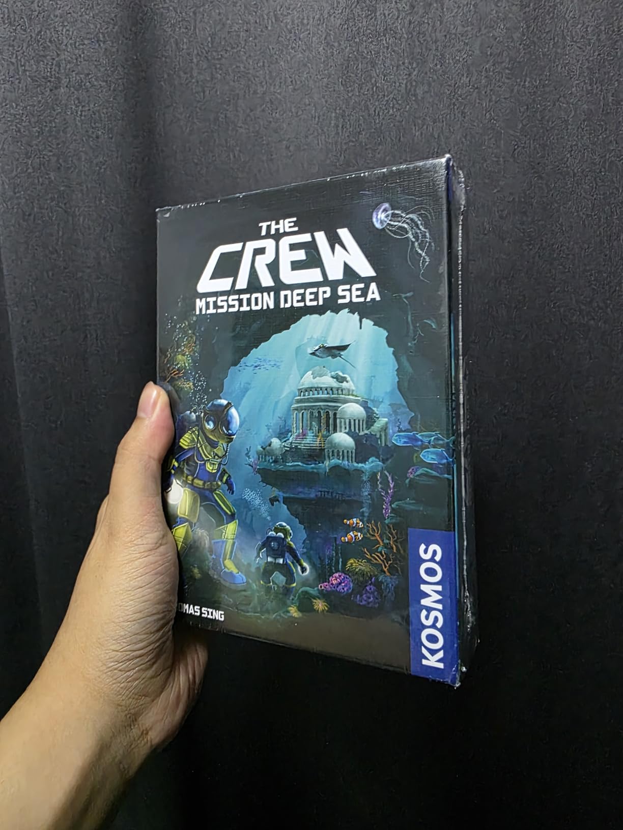 Thames & Kosmos The Crew - Quest for Planet Nine | Card Game | Kennerspiel des Jahres Winner | Cooperative | 3-5 Players | Ages 10+ | Trick-Taking | 50 Levels of Difficulty | Endless Replay customer photo 1