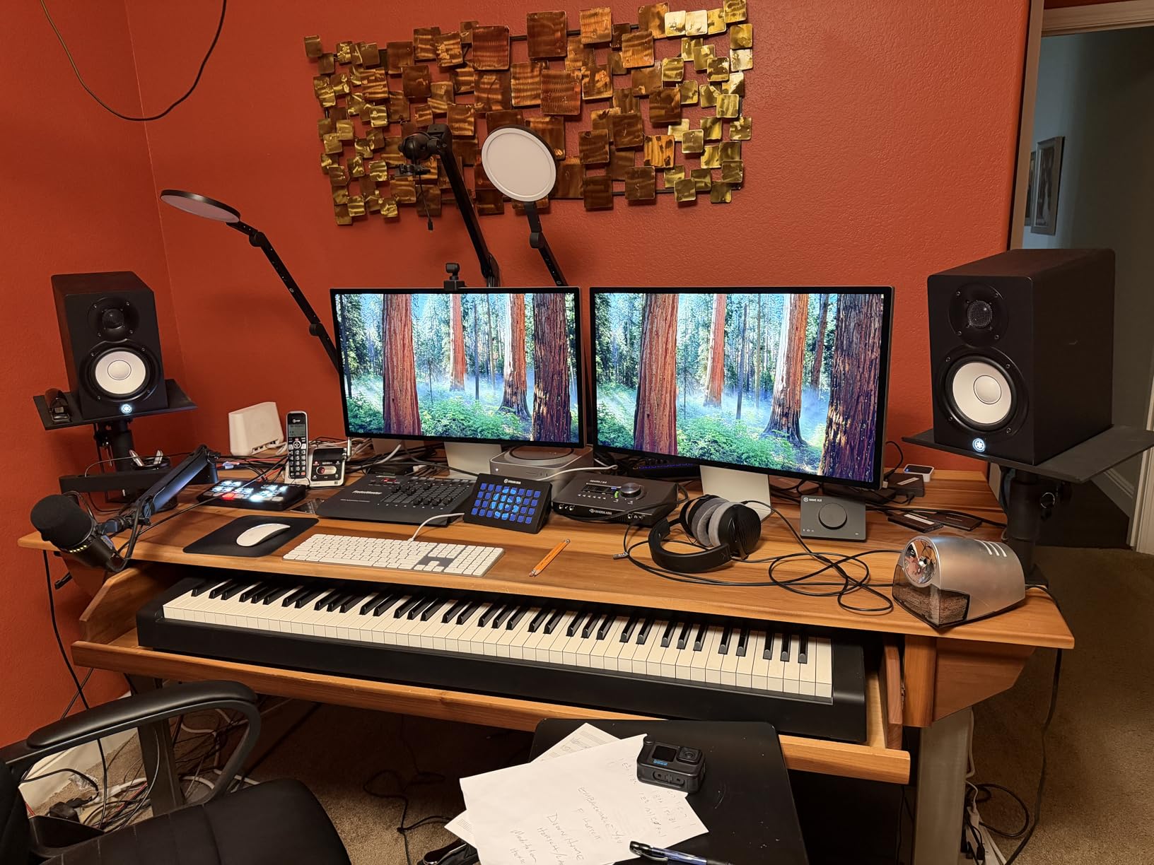 Gator Frameworks Desktop Clamp-On Studio Monitor and Speaker Stand with EVA Foam Padded Surface, Angle Adjustable from 0 to 15 Degree - Set of 2 (GFWSPKSTMNDSKCMP) customer photo 1