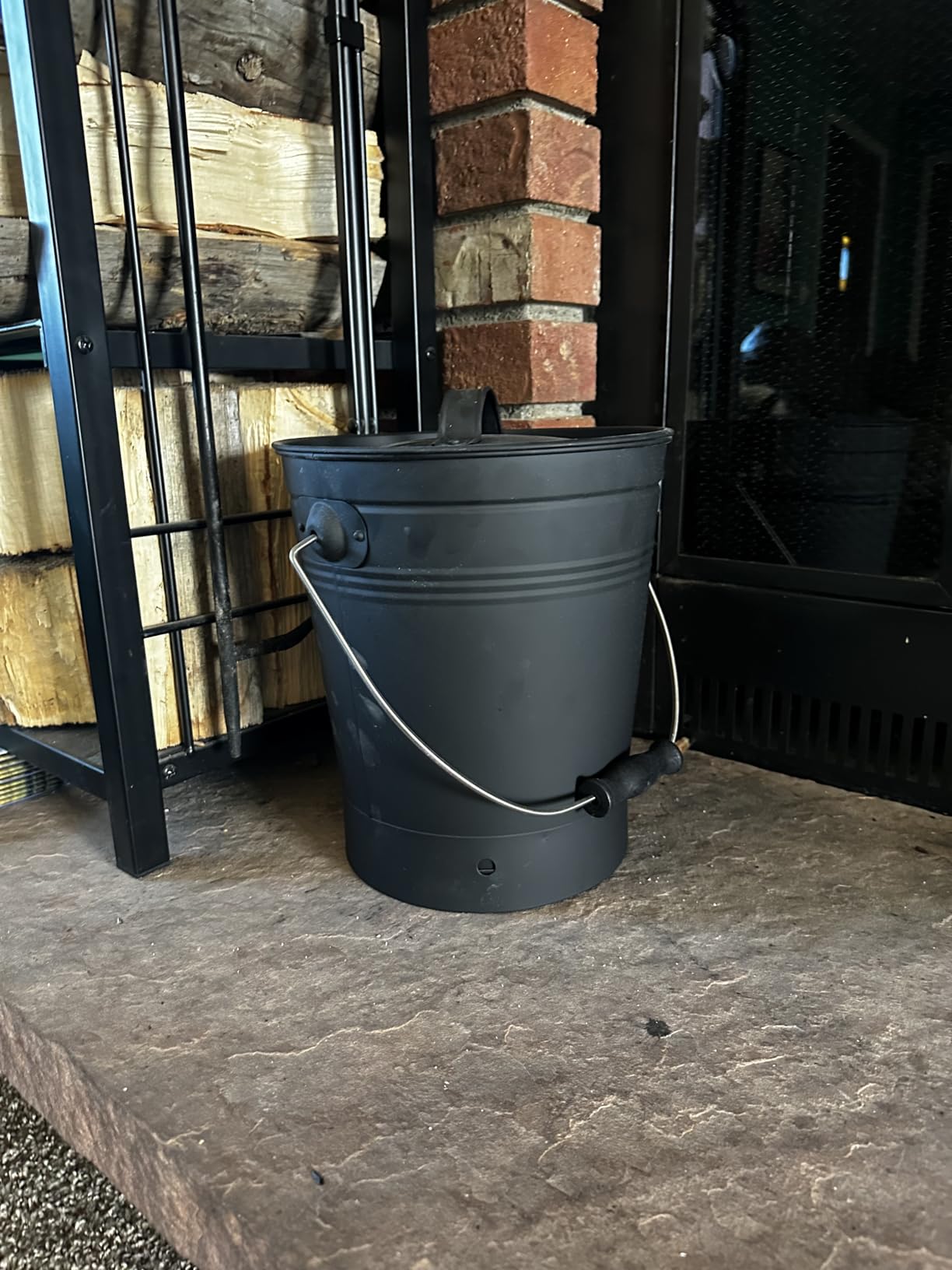 INNO STAGE Ash Bucket with Lid and Wood Handle Coal Shovel, Ash Carrier Pail Fireplace Tools, Fire Pit, Wood Burning Stove Black customer photo 2