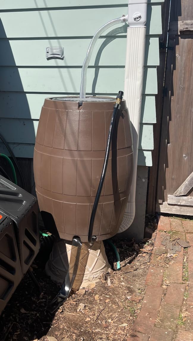 FCMP Outdoor Raincatcher 4000 Rain Barrel, Flat-Back Rainwater Catcher with Spigots, 50 Gallon, Black customer photo 1