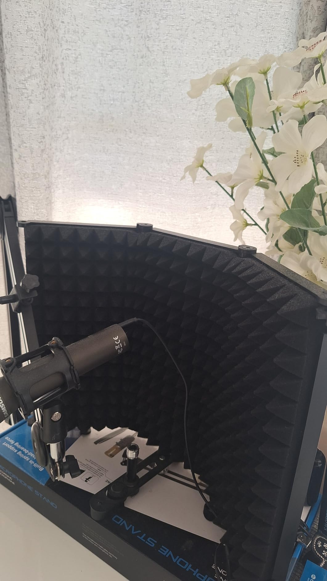 Moukey Microphone Isolation Shield, Foldable Mic Shield with Triple Sound Insulation, Reflection Filter for Recording Studio customer photo 1
