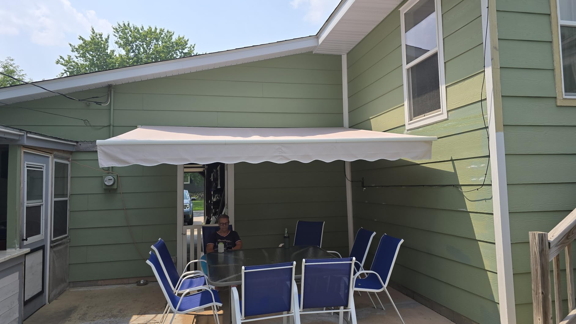 Outsunny 12' x 10' Retractable Awning Patio Awnings Sun Shade Shelter with Manual Crank Handle, 280g/m² UV & Water-Resistant Fabric and Aluminum Frame for Deck, Balcony, Yard, Cream White customer photo 1