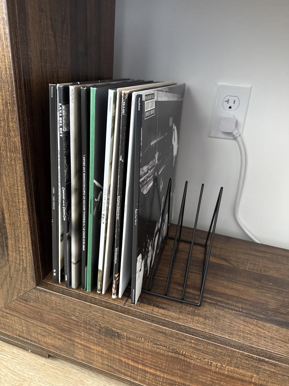 EASEPRES Vinyl Record Holder Storage, 9 Slot Metal Magazine Book Album Display Rack, Stylish Triangle Desktop File Sorter Organizer customer photo 2