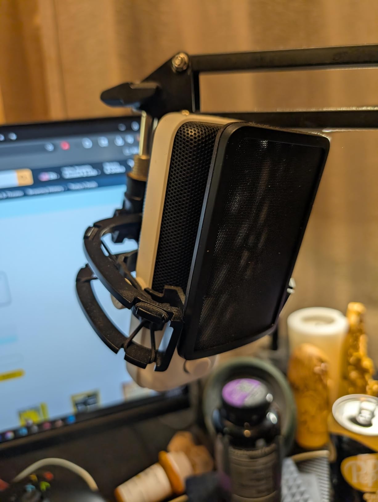 Elgato Wave:3 - Premium Studio Quality USB Condenser Microphone for Streaming, Podcast, Gaming customer photo 1