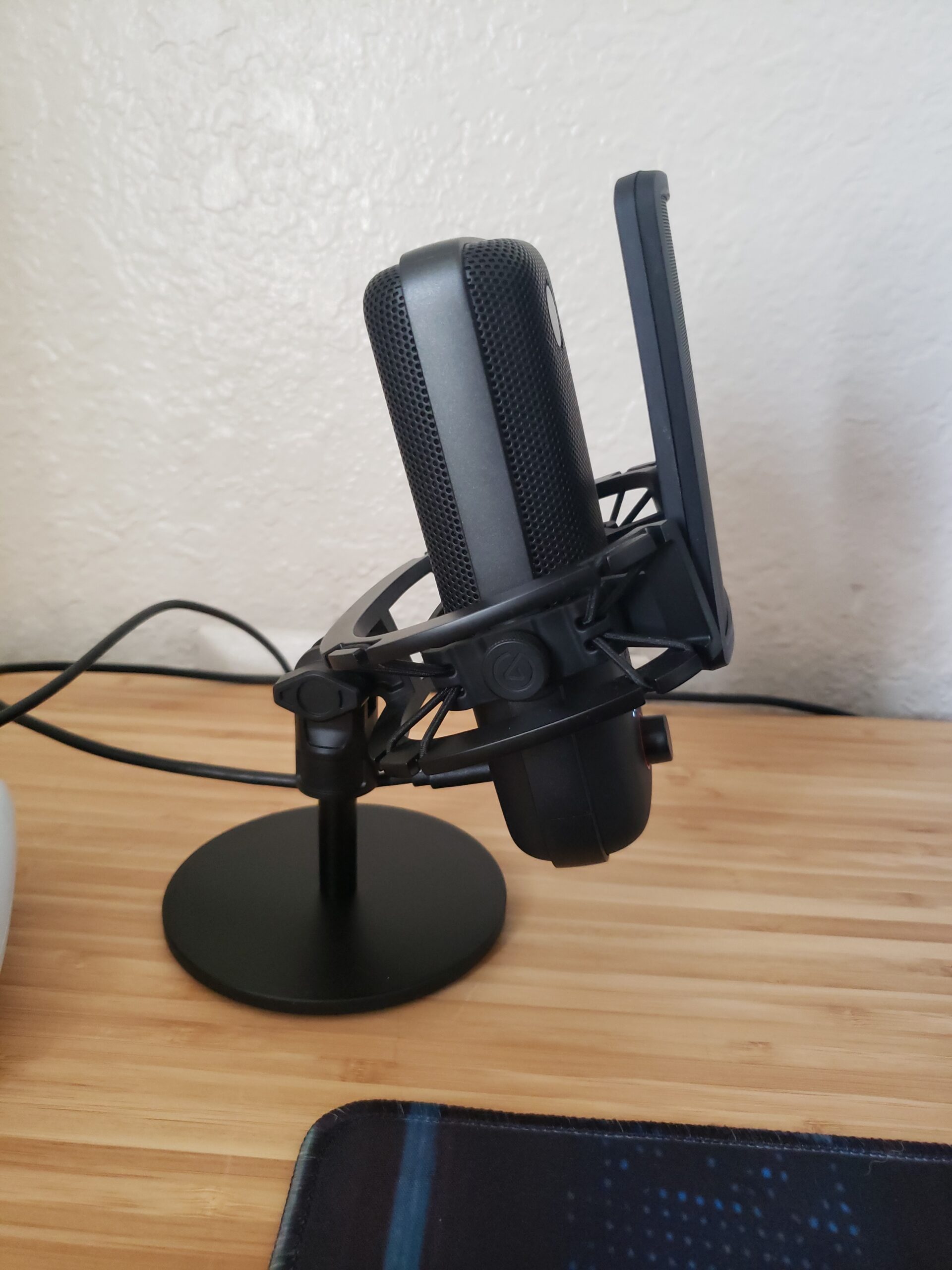 Elgato Shock Mount - Maximum isolation from vibration noise, steel chassis with reinforced elastic suspension, custom built for Elgato Wave:1/3 customer photo 2