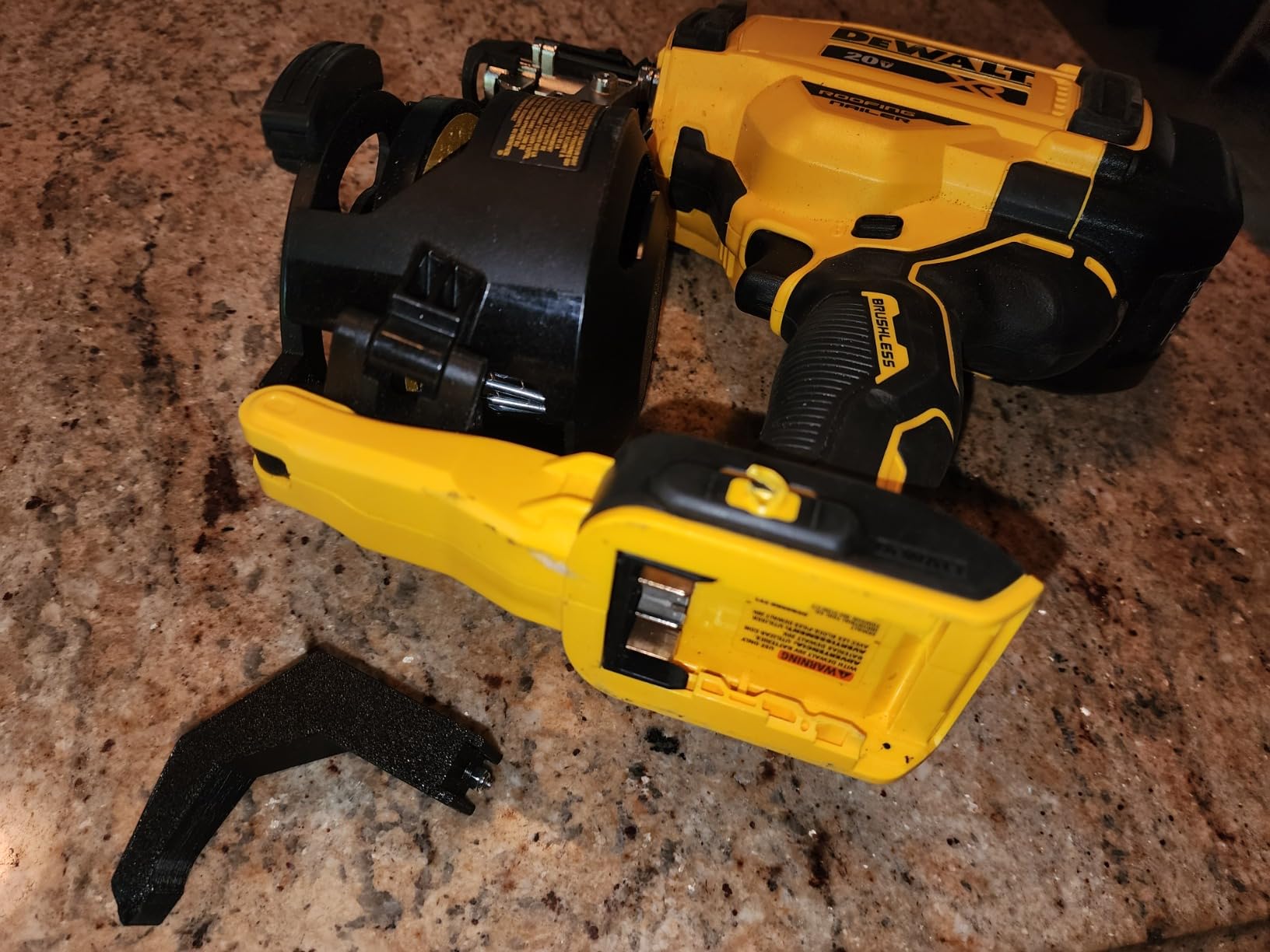 DeWalt 20V MAX Brushless 15 Degree Cordless Coil Battery Powered Roofing Nailer with Tool-Free Nail Tray (DCN45RN) customer photo 1