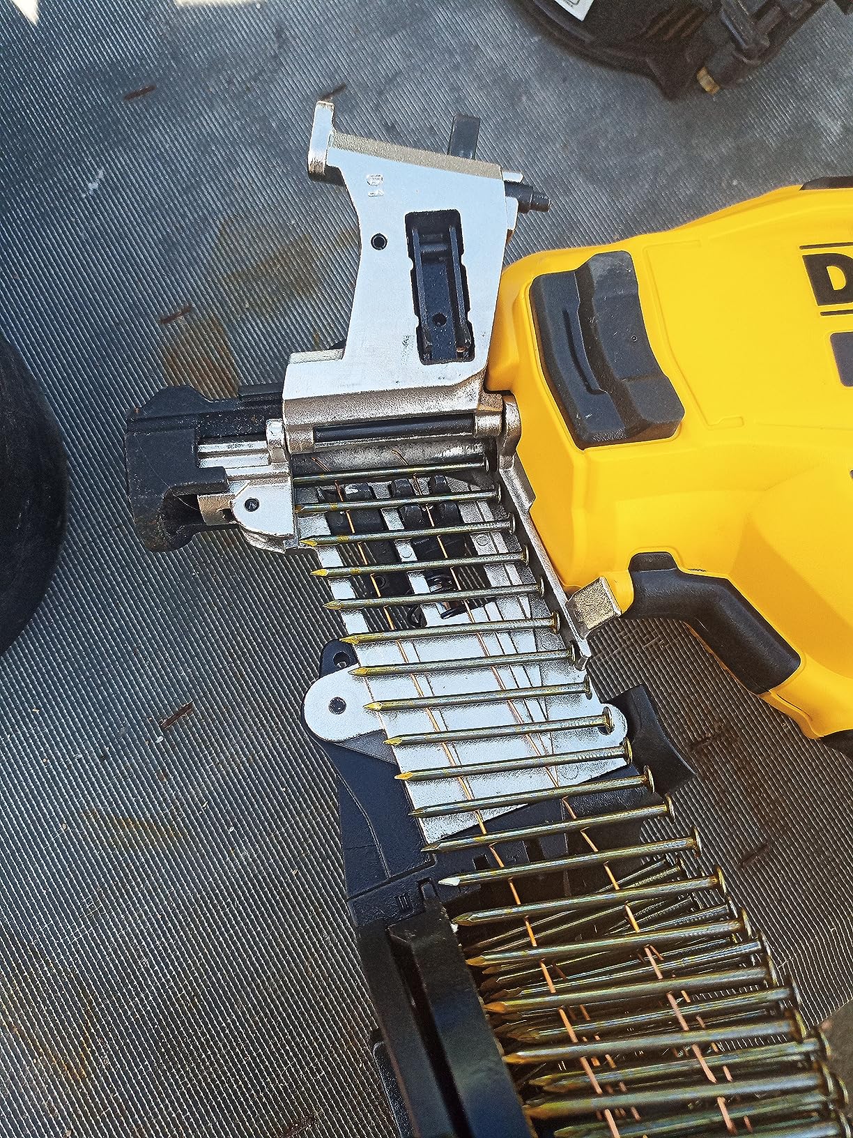 DeWalt 20V MAX Brushless 15 Degree Cordless Coil Battery Powered Roofing Nailer with Tool-Free Nail Tray (DCN45RN) customer photo 2