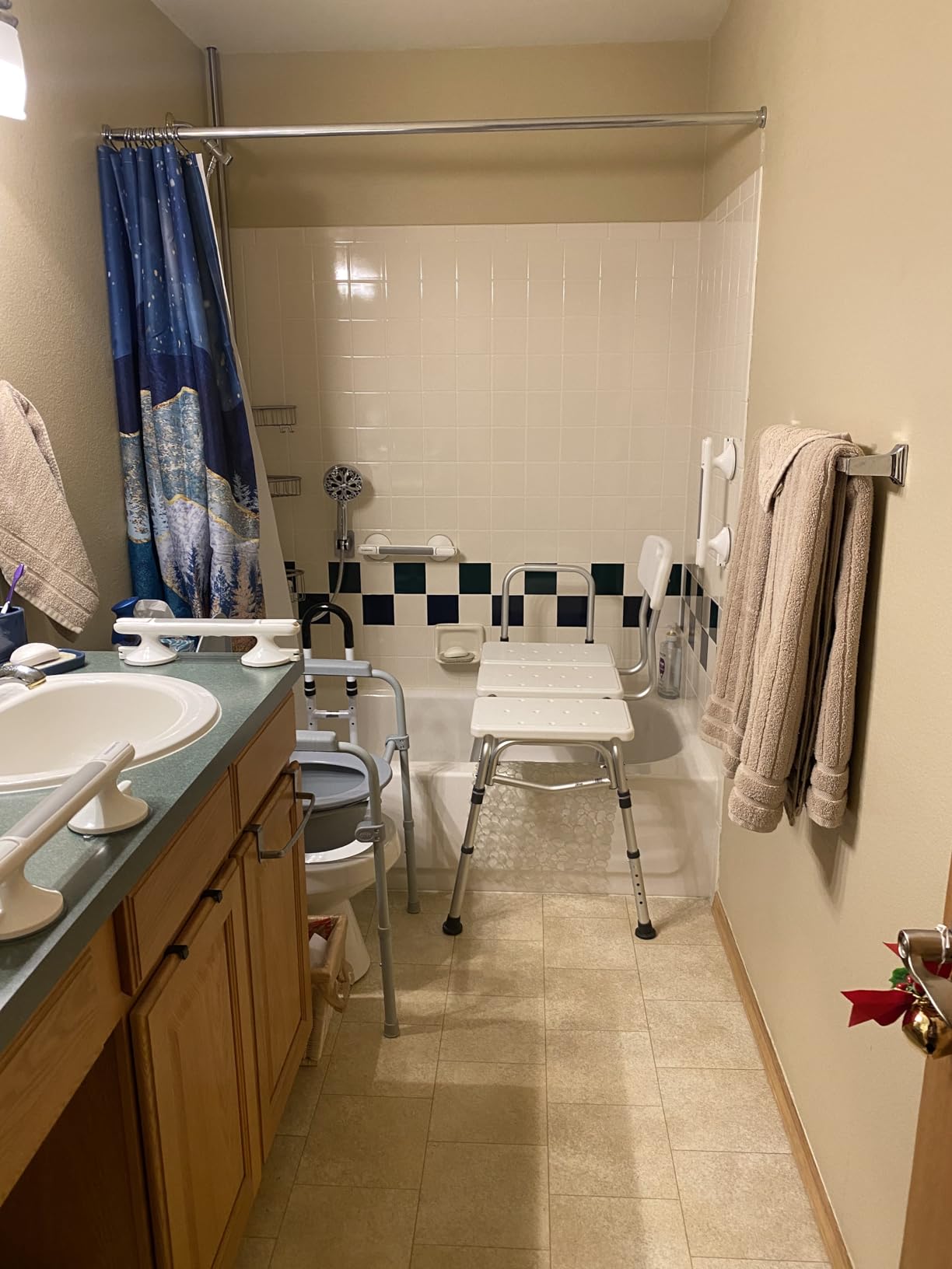 Drive Medical Splash Defense Tub Transfer Bench for Bathtub - U-Shaped Shower Curtain Guard, Adjustable Height, Reversible Design, 400 Lb Capacity customer photo 2