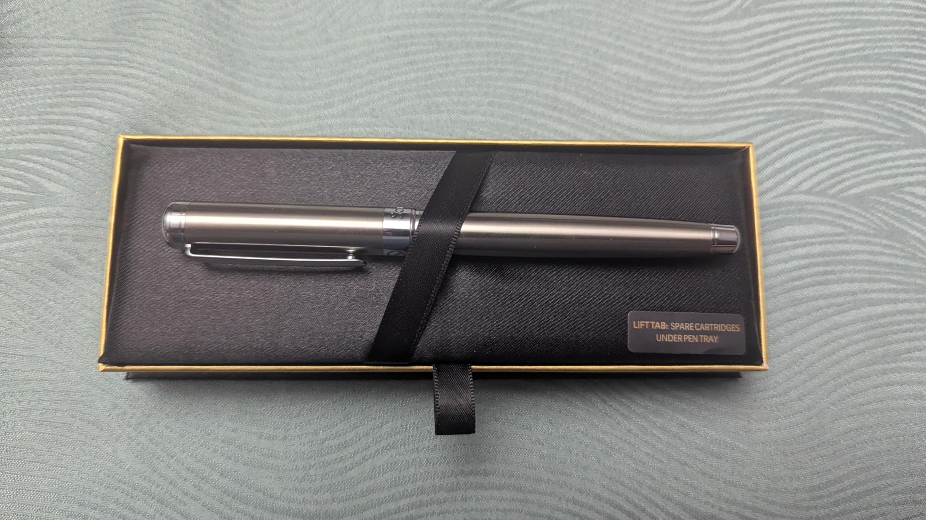 Scriveiner Luxury Fountain Pen - Stunning Black Lacquer Pen, Real Gold Finish, Schmidt Gilded Nib (Medium), Converter customer photo 1