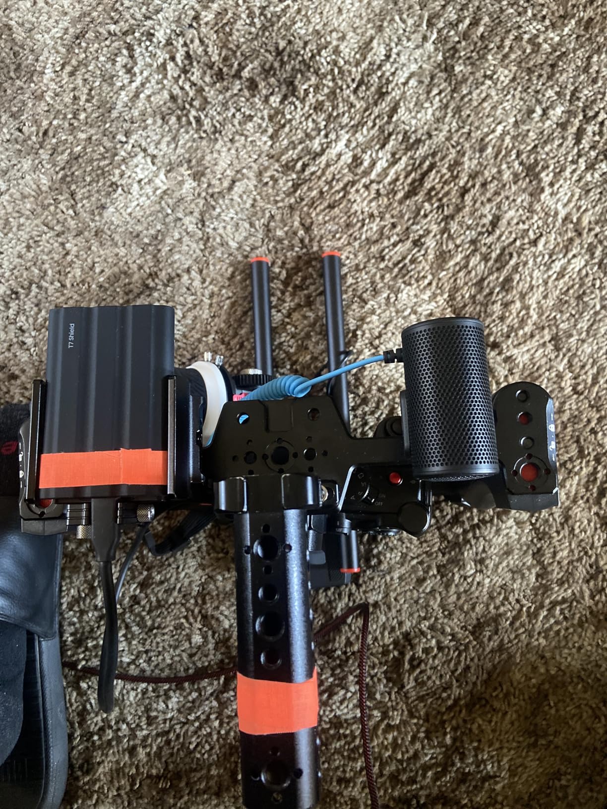 Sennheiser Professional MKE 200 Directional On-Camera Microphone with 3.5mm TRS and TRRS Connectors for DSLR, Mirrorless & Mobile customer photo 1